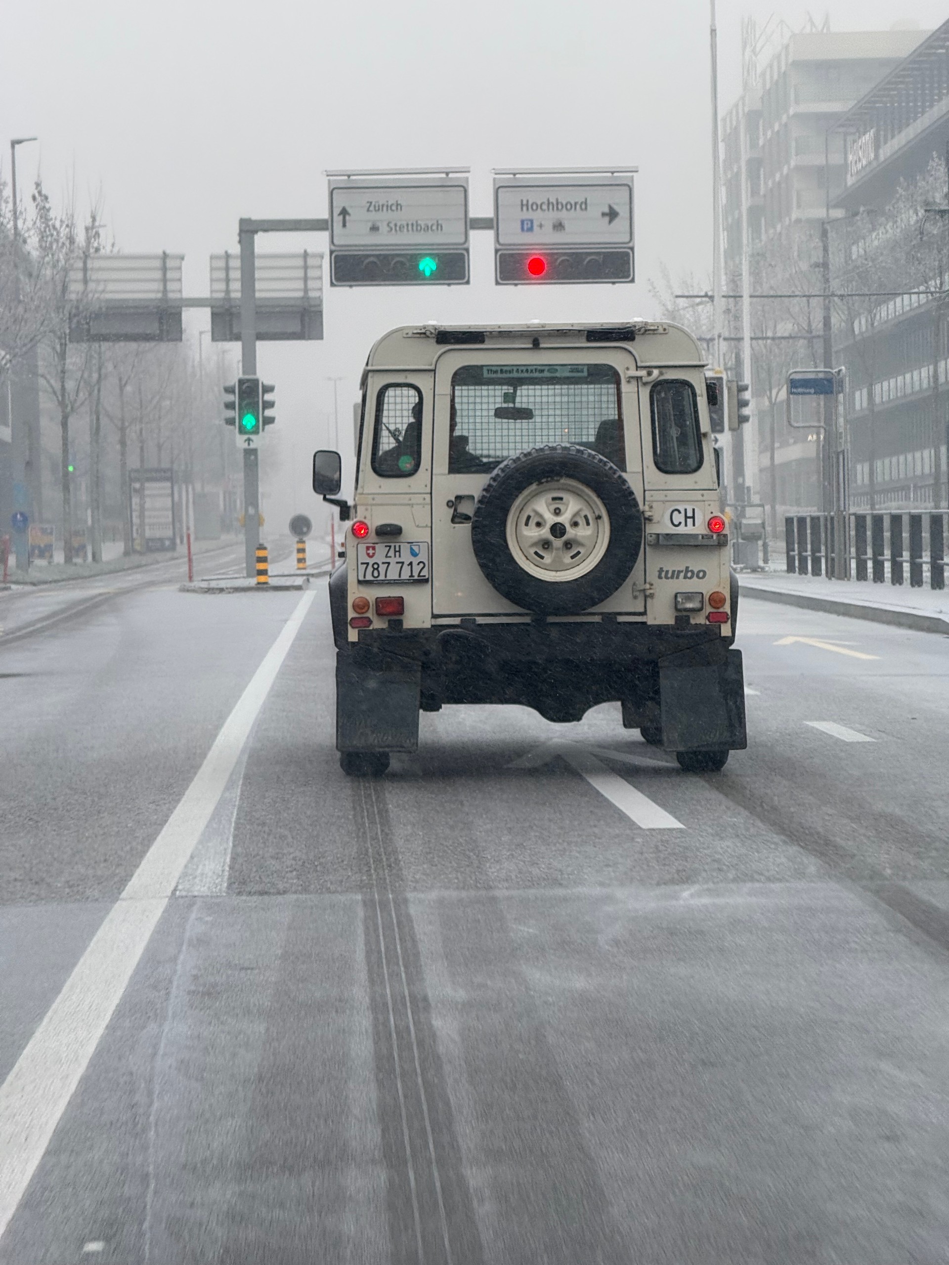 LAND ROVER Defender 90 Turbo D-image-13
