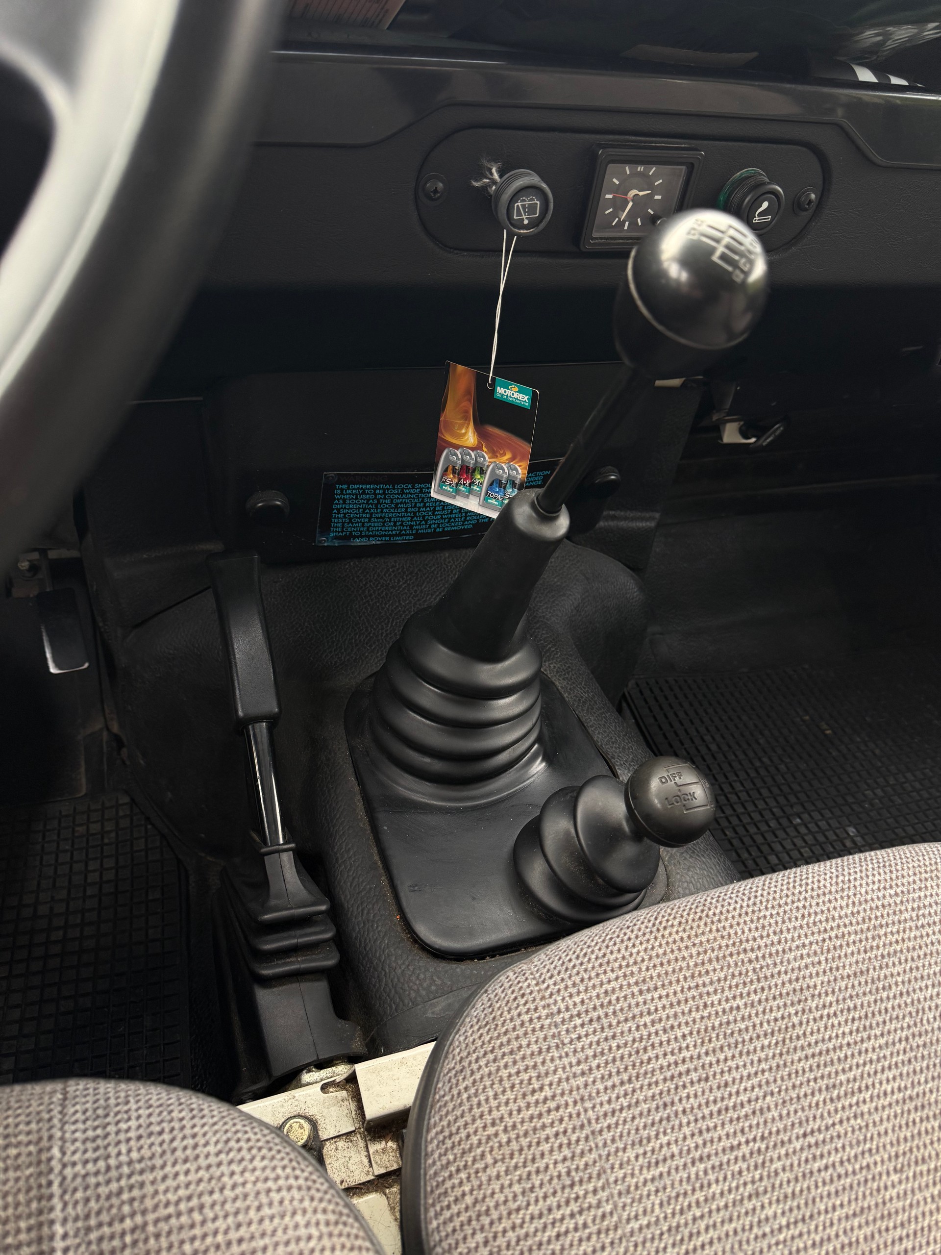 LAND ROVER Defender 90 Turbo D-image-9