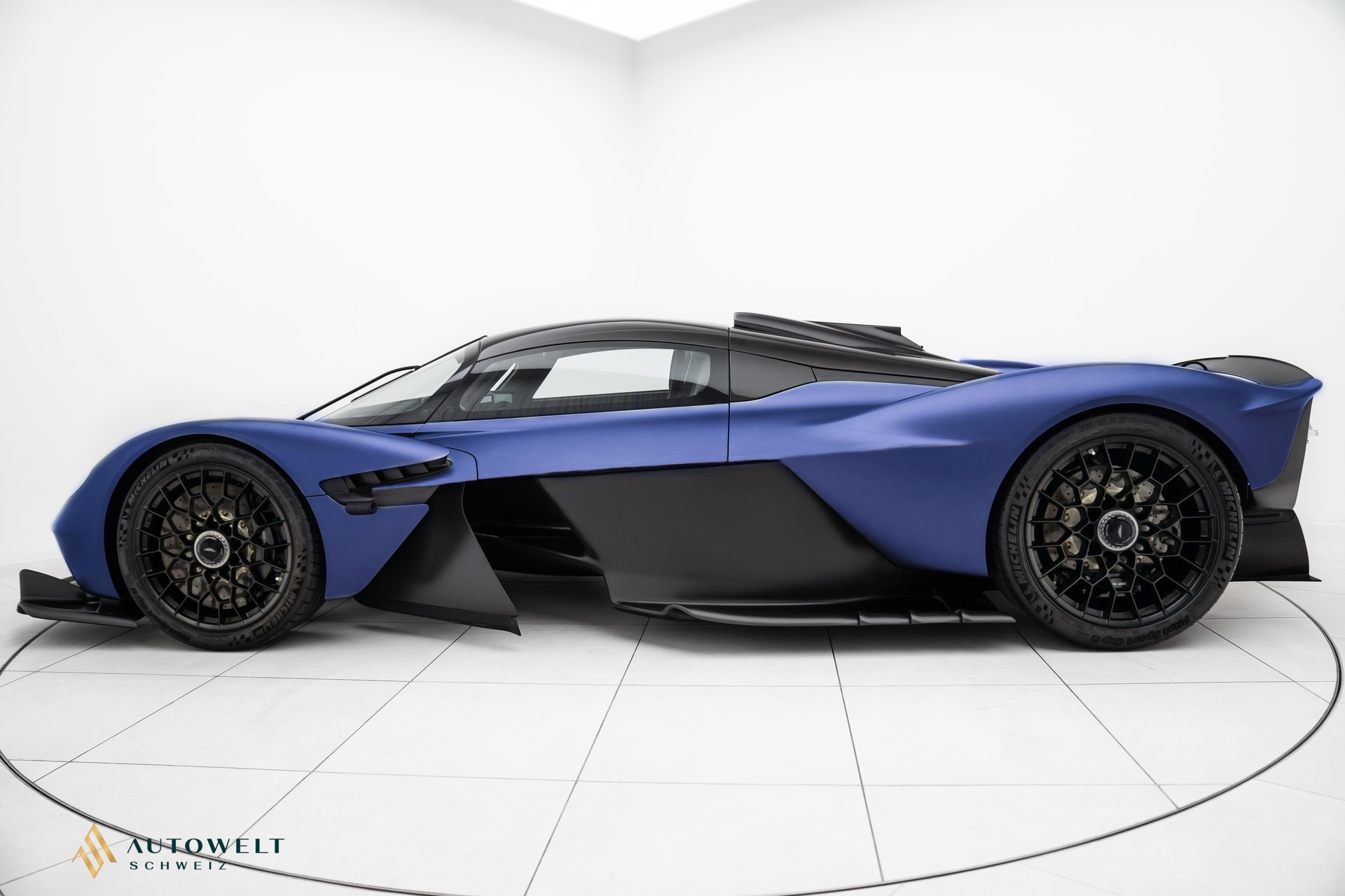 ASTON MARTIN VALKYRIE-image-1