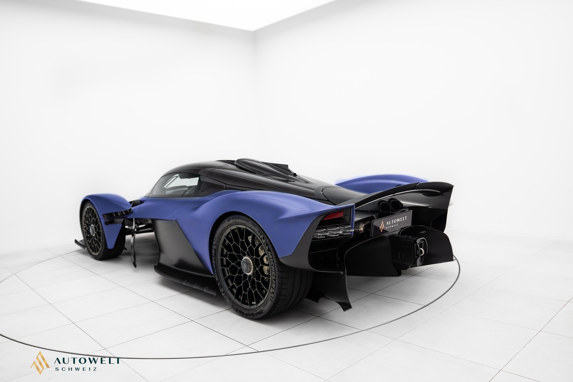 ASTON MARTIN VALKYRIE-image-2
