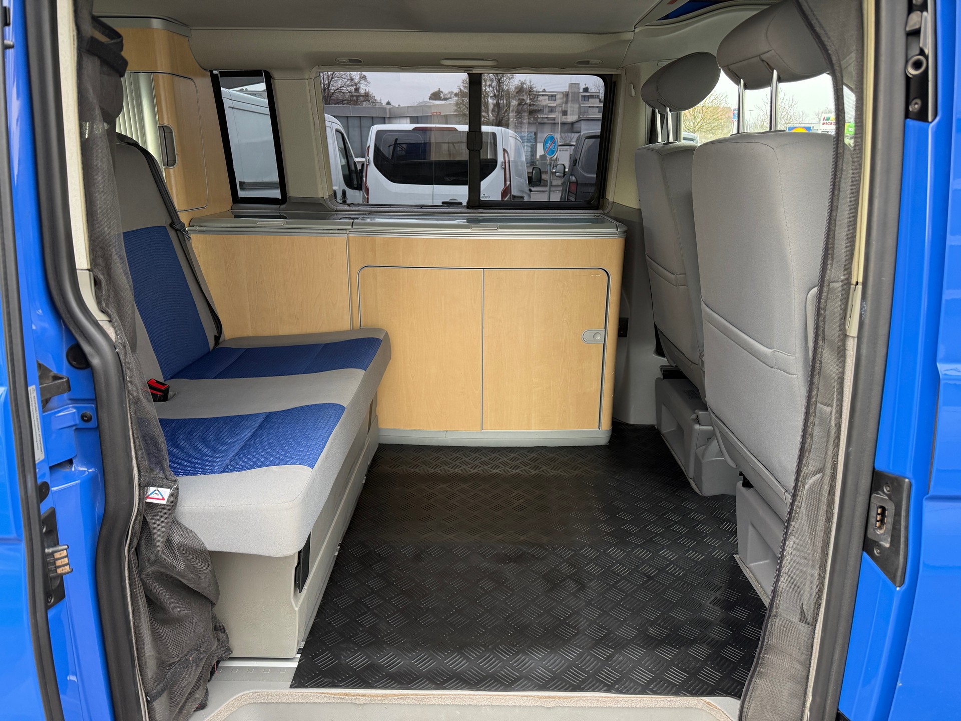 VW T5 California Campmobil 4Motion ***ALLRAD / AUFSTELLDACH ELEKTRISCH / SITZHEIZUNG / STANDHEIZUNG / TEMPOMAT / BORDKÜCHE ***-image-9