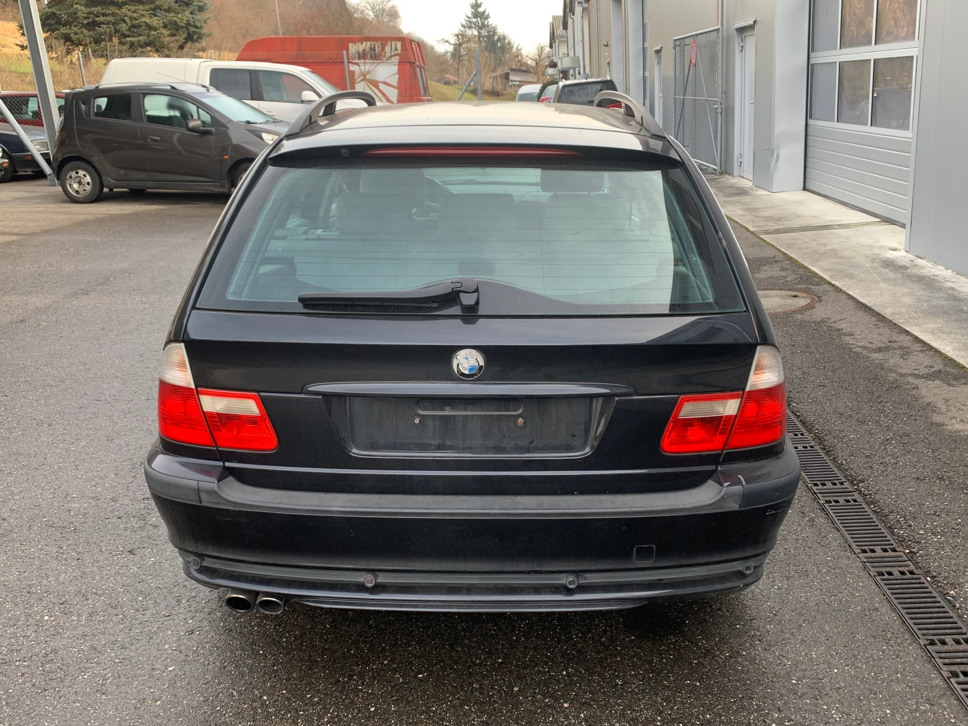 BMW 330i Touring-image-4