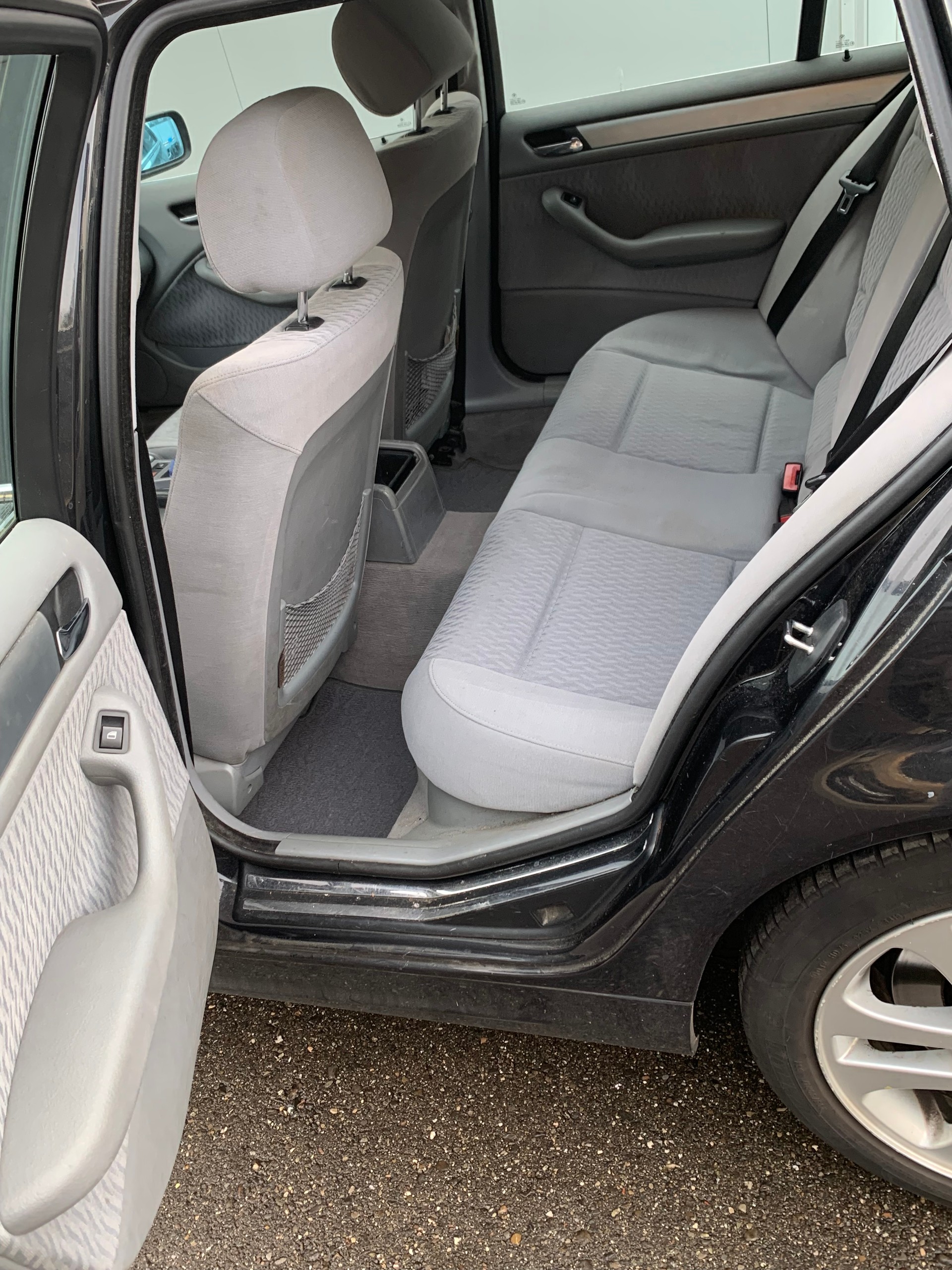 BMW 330i Touring-image-8