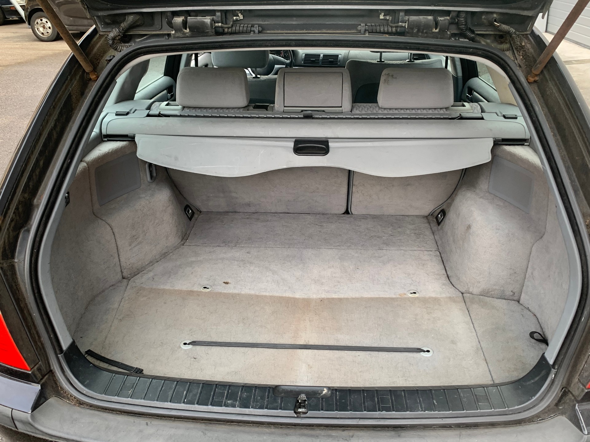 BMW 330i Touring-image-9