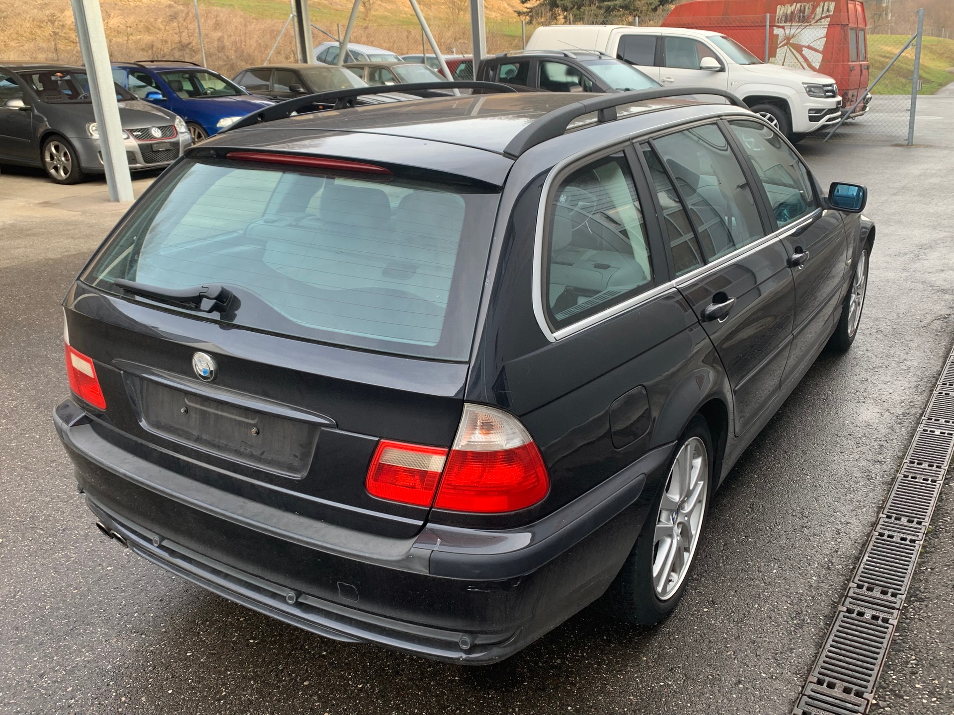 BMW 330i Touring-image-3