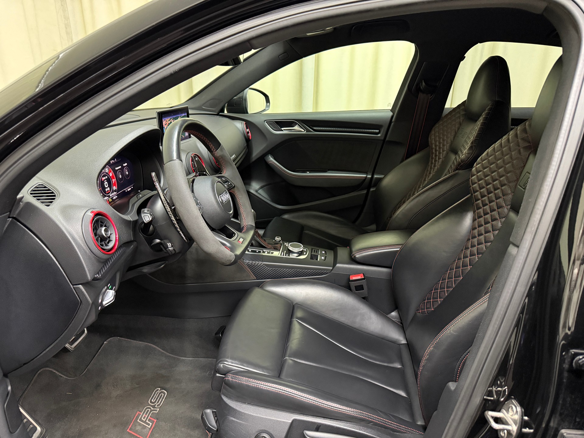 AUDI RS3 Limousine 2.5 TSI quattro S-tronic-image-6