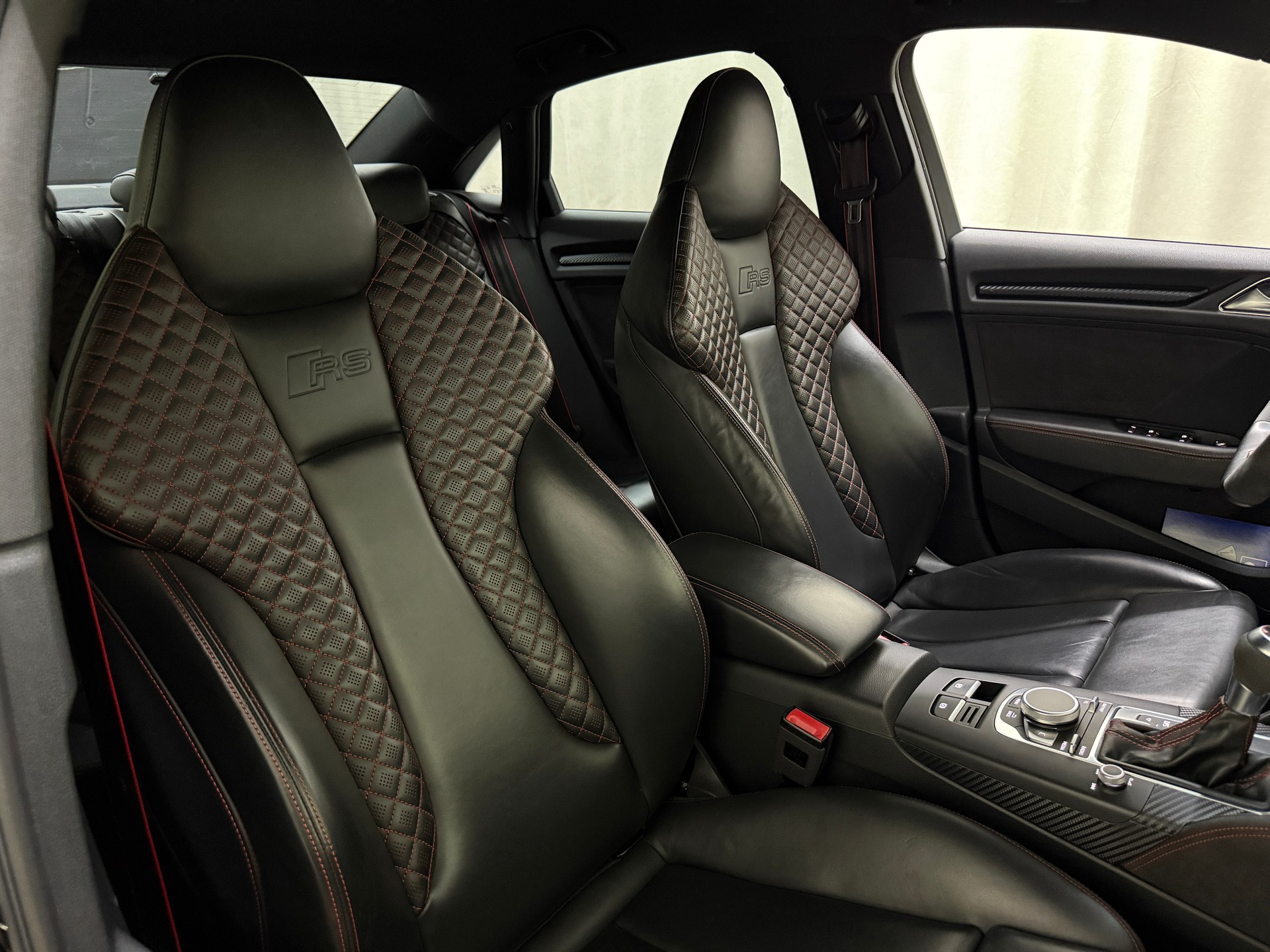 AUDI RS3 Limousine 2.5 TSI quattro S-tronic-image-10