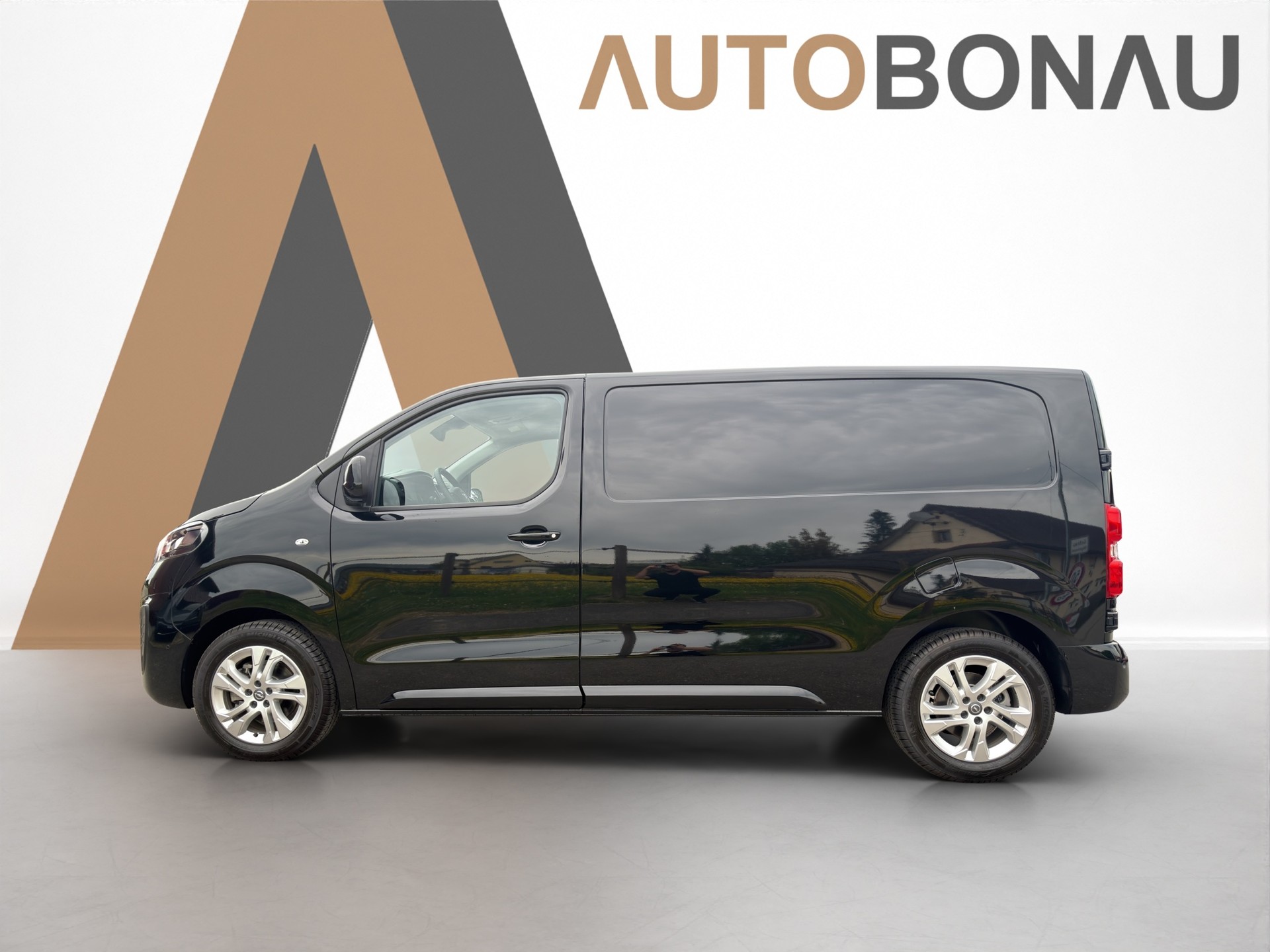 OPEL Vivaro Cargo M 2.0 D 144 S/S Automat-showroom-element-1