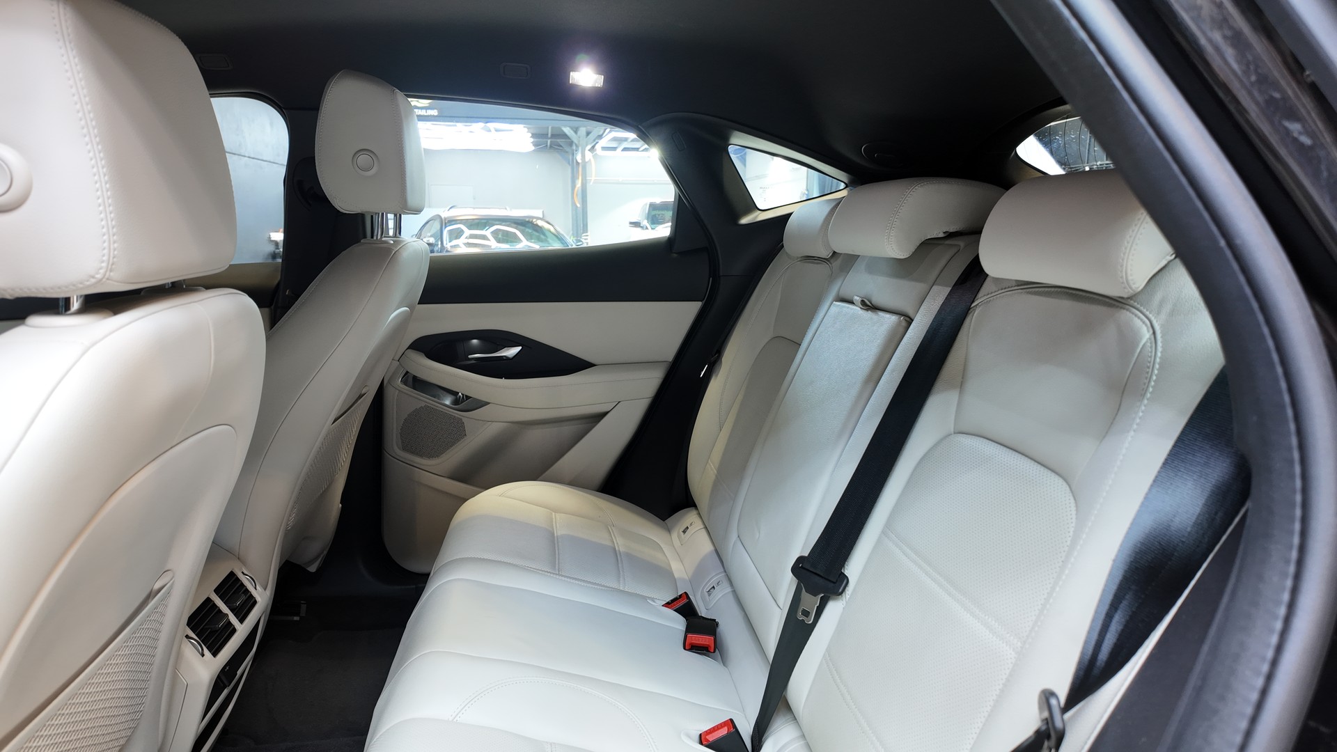 JAGUAR E-Pace 2.0 P200 AWD-image-10