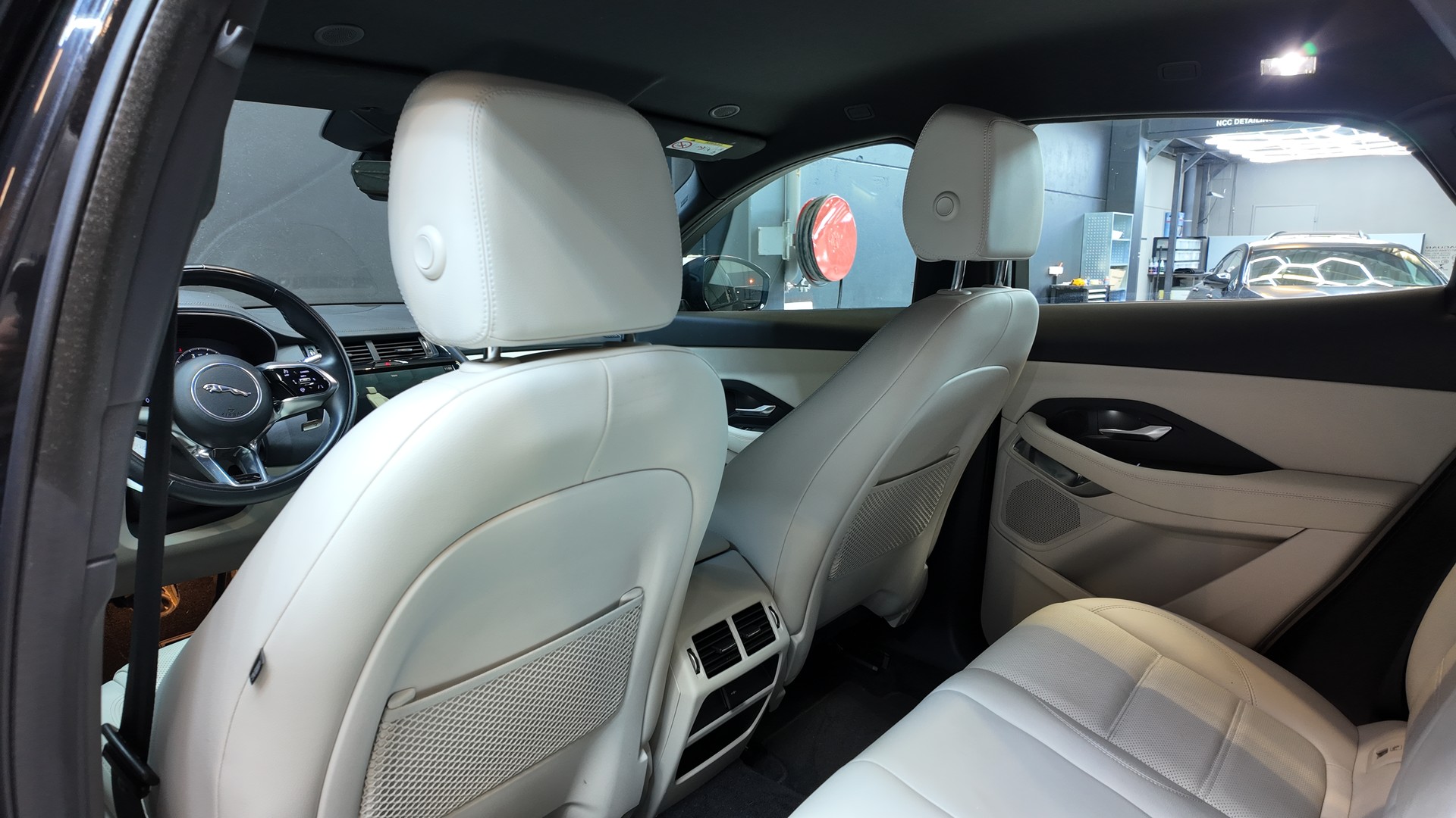 JAGUAR E-Pace 2.0 P200 AWD-image-11