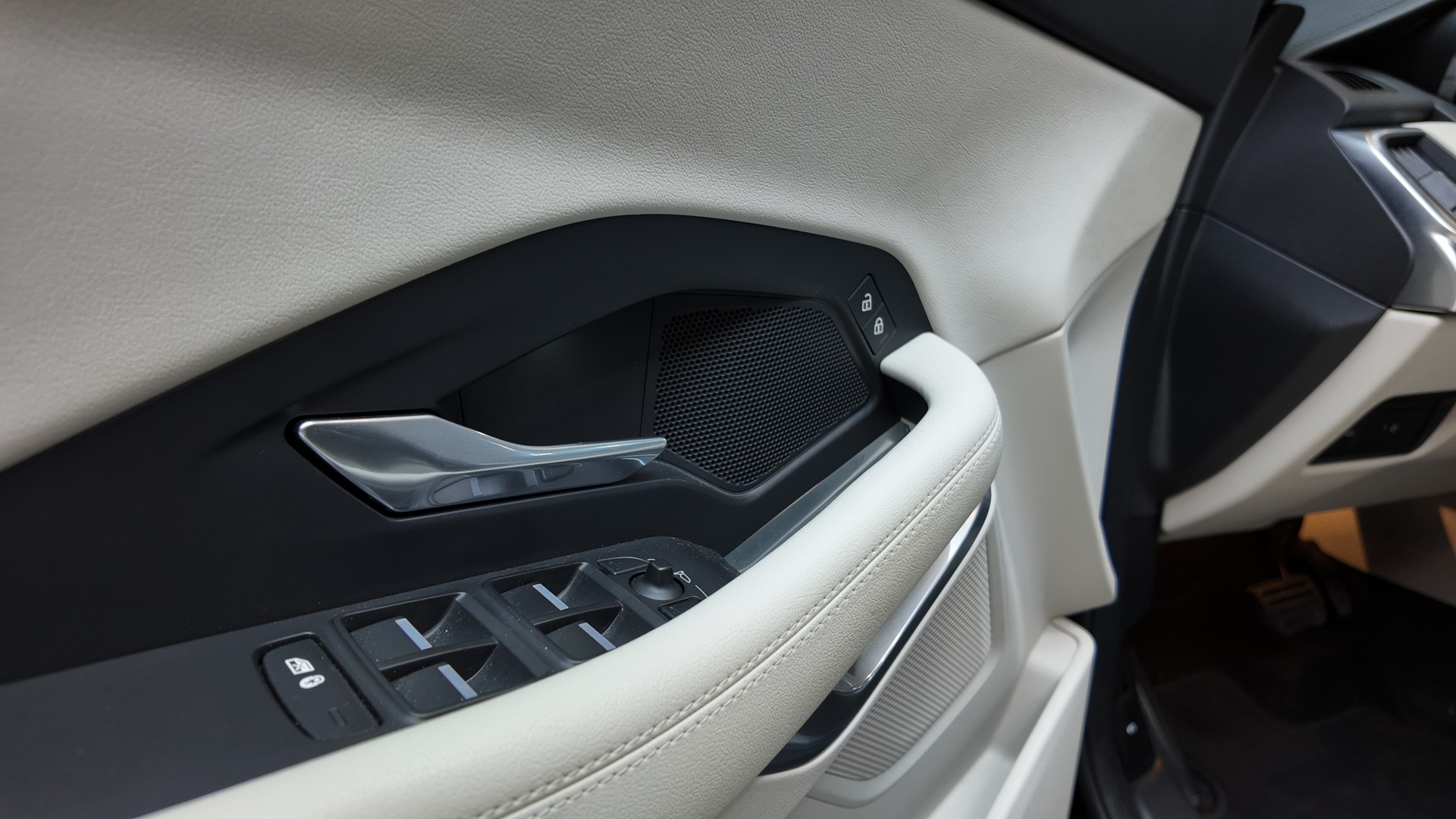 JAGUAR E-Pace 2.0 P200 AWD-image-18