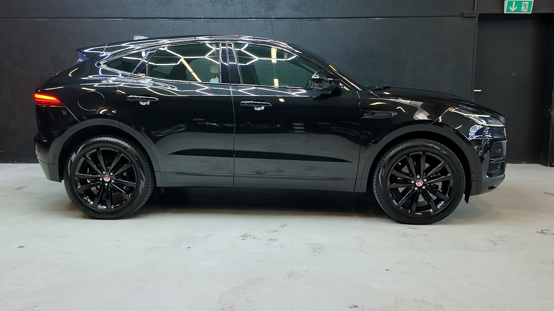 JAGUAR E-Pace 2.0 P200 AWD-image-6