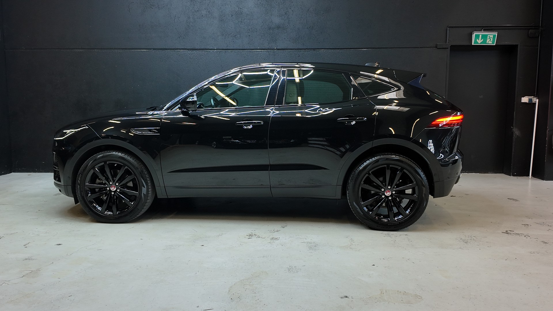 JAGUAR E-Pace 2.0 P200 AWD-image-2