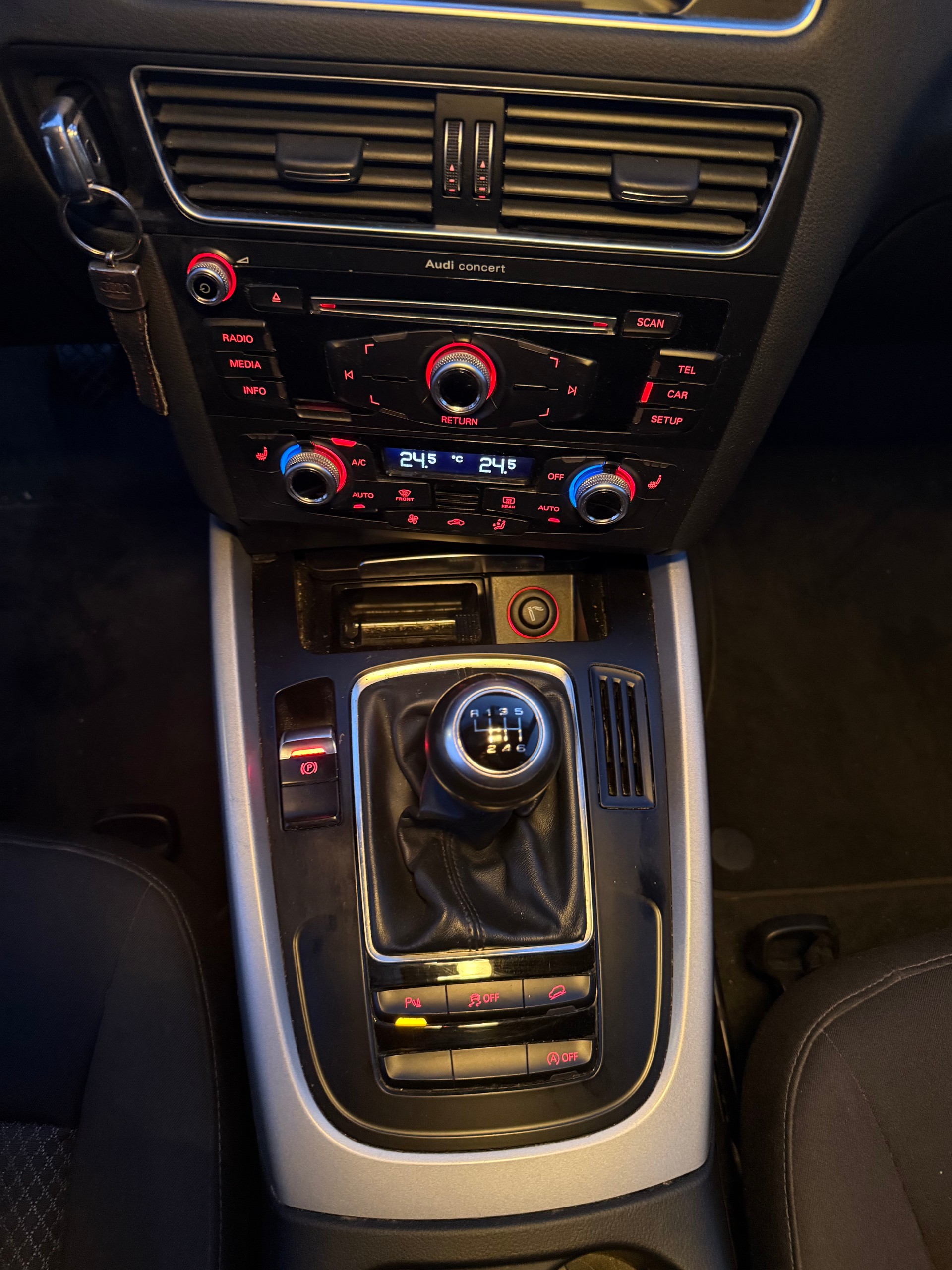 AUDI Q5 2.0 TDI-image-8