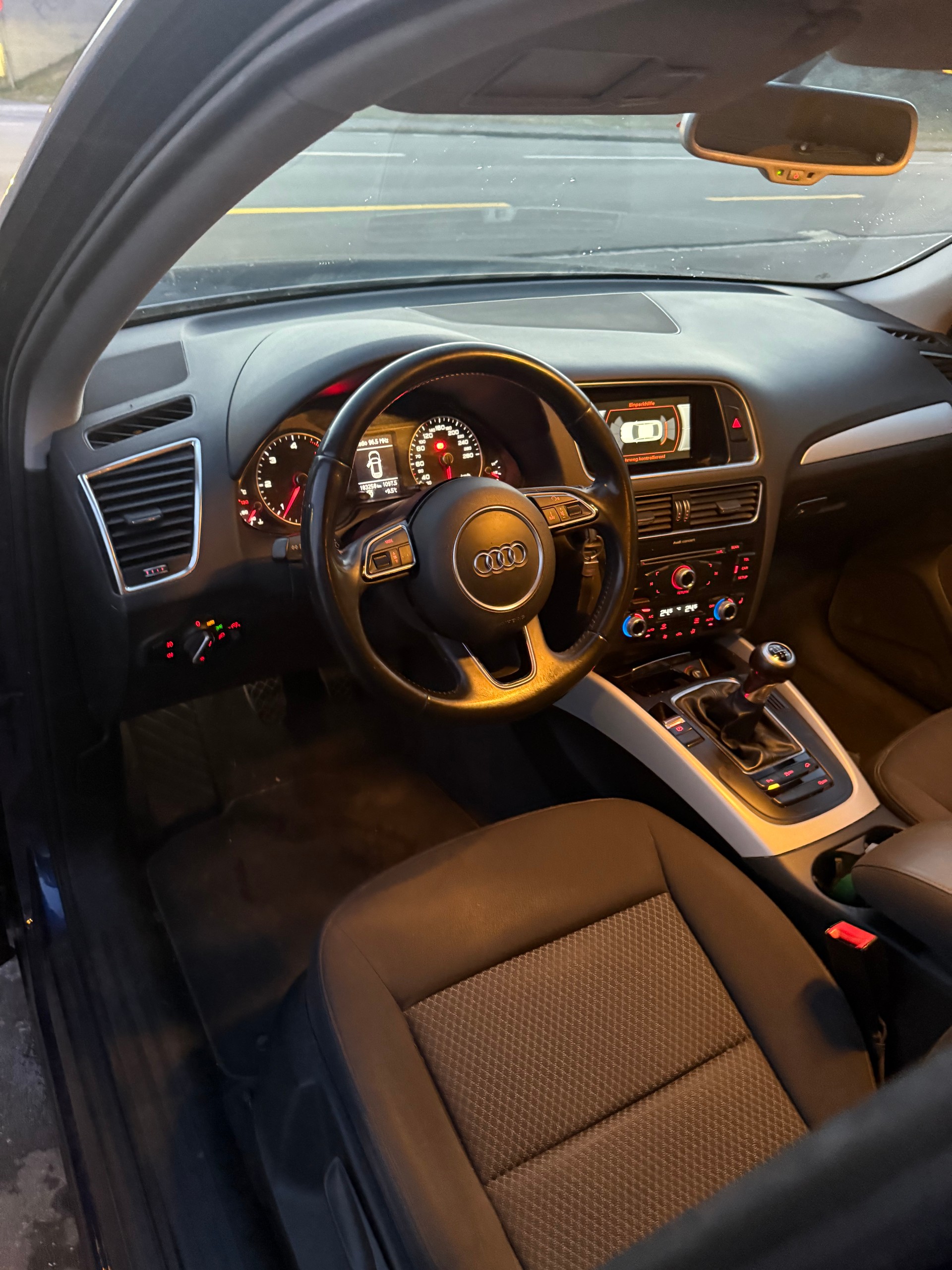 AUDI Q5 2.0 TDI-image-4