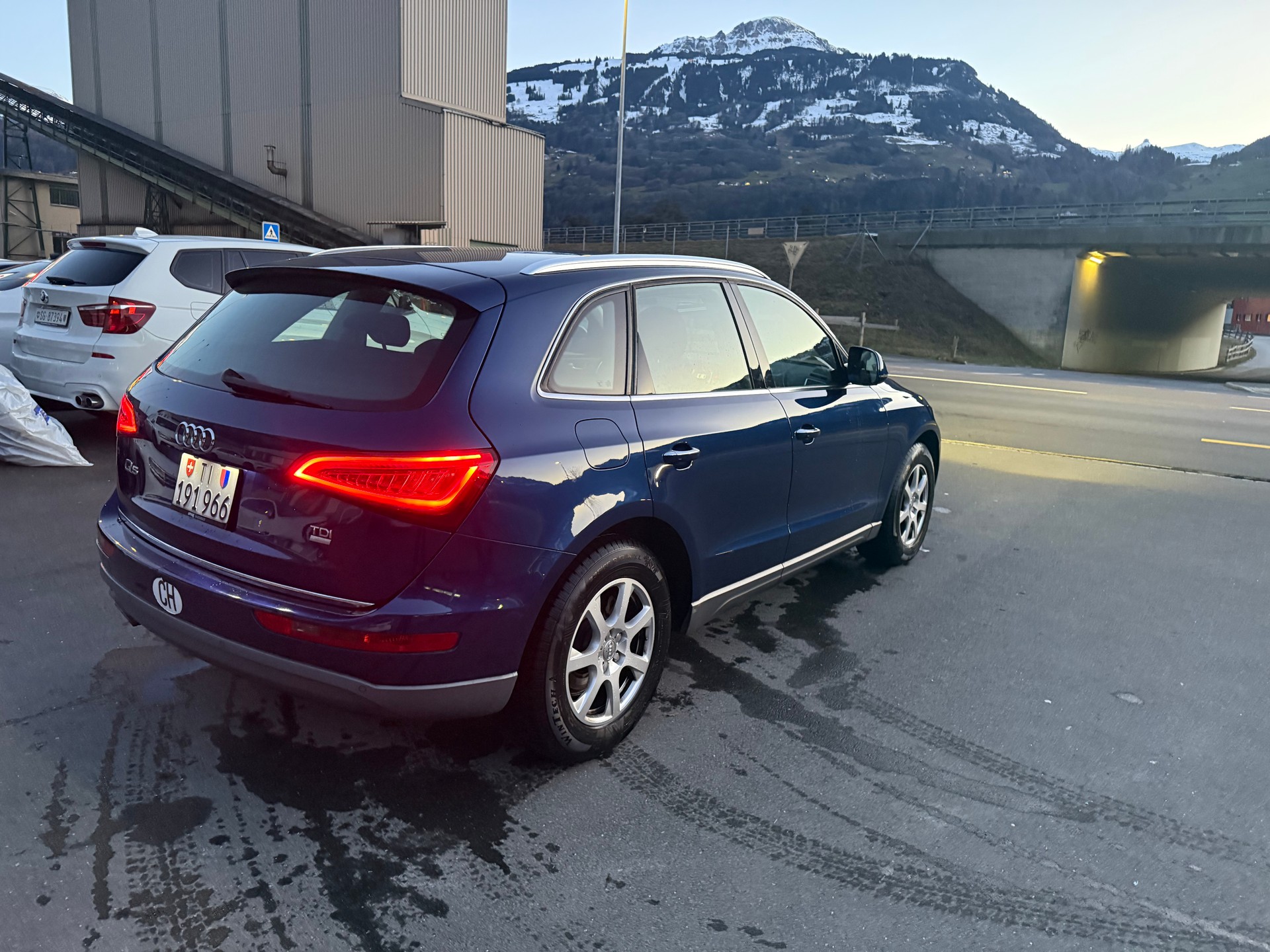 AUDI Q5 2.0 TDI-image-12