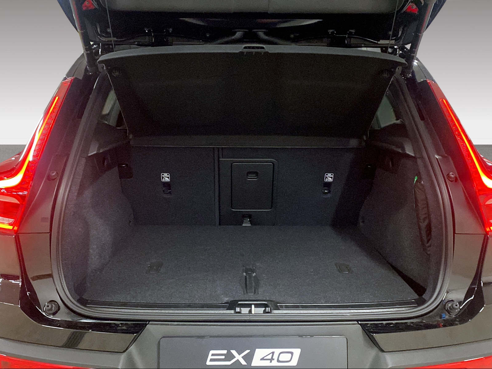 VOLVO EX40 Twin XCENTRIC Edition AWD-image-15