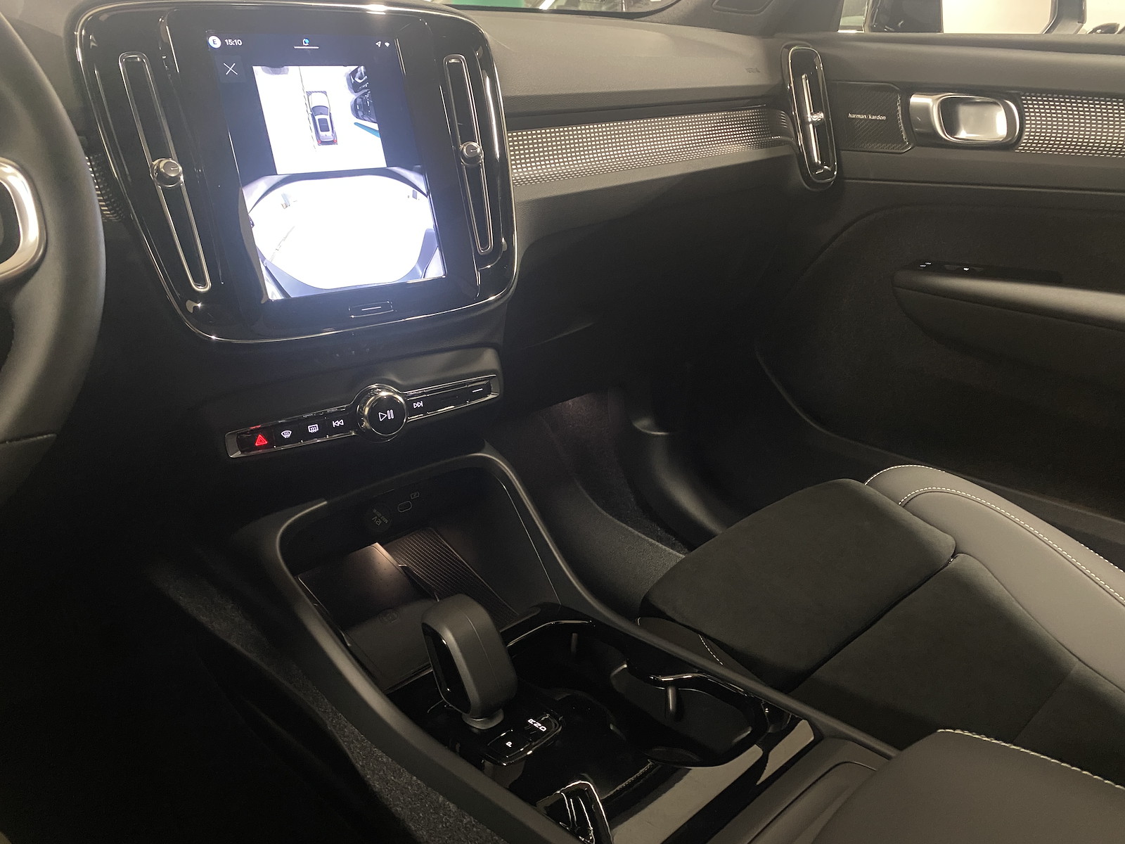 VOLVO EX40 Twin XCENTRIC Edition AWD-image-11