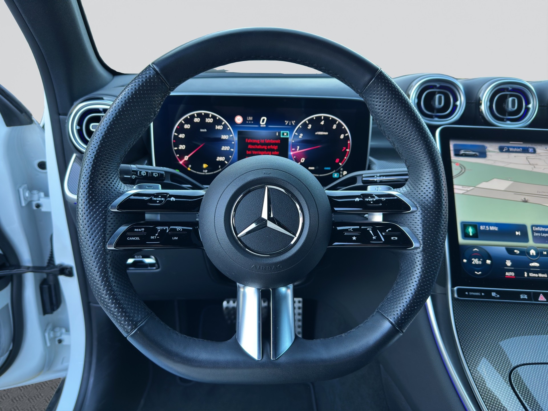 MERCEDES-BENZ GLC 200 4Matic AMG 9G-Tronic-image-9