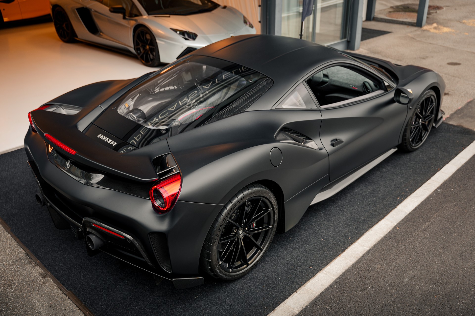 FERRARI 488 Pista 3.9 V8-image-6