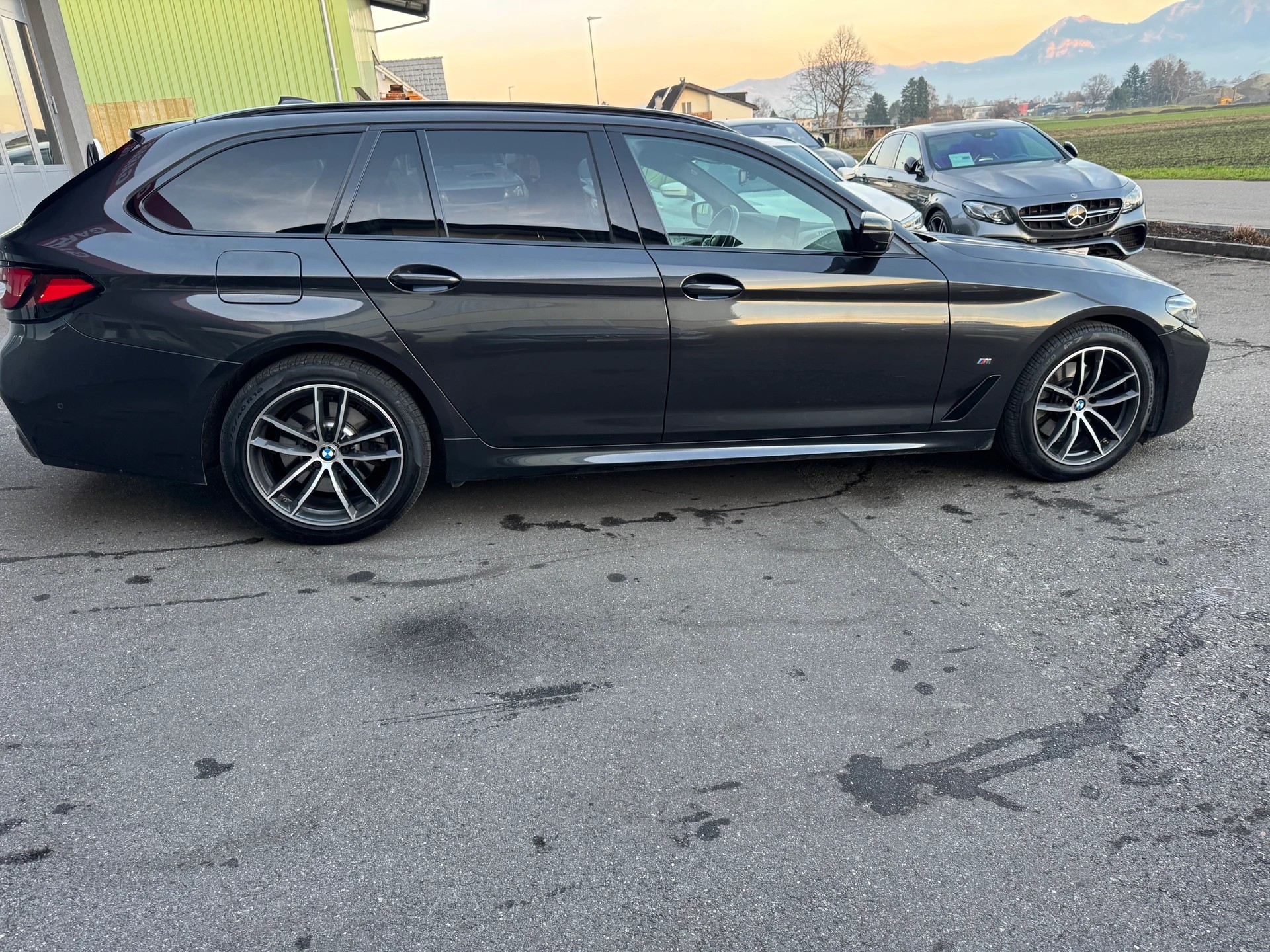 BMW 520d xDrive 48V Touring M Sport Steptronic-image-8