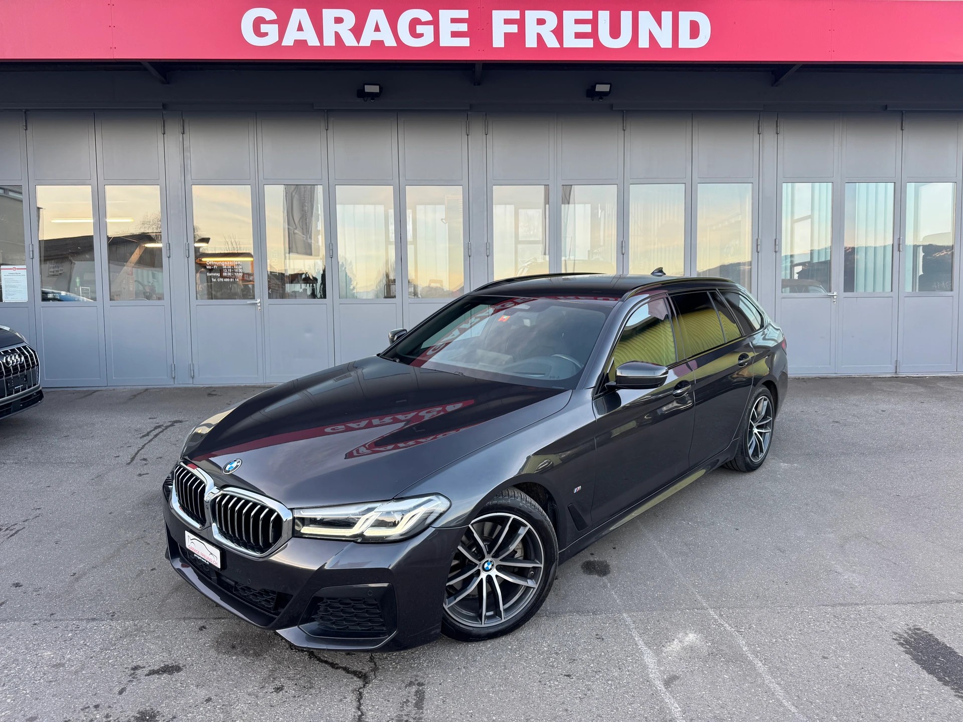 BMW 520d xDrive 48V Touring M Sport Steptronic-image-0