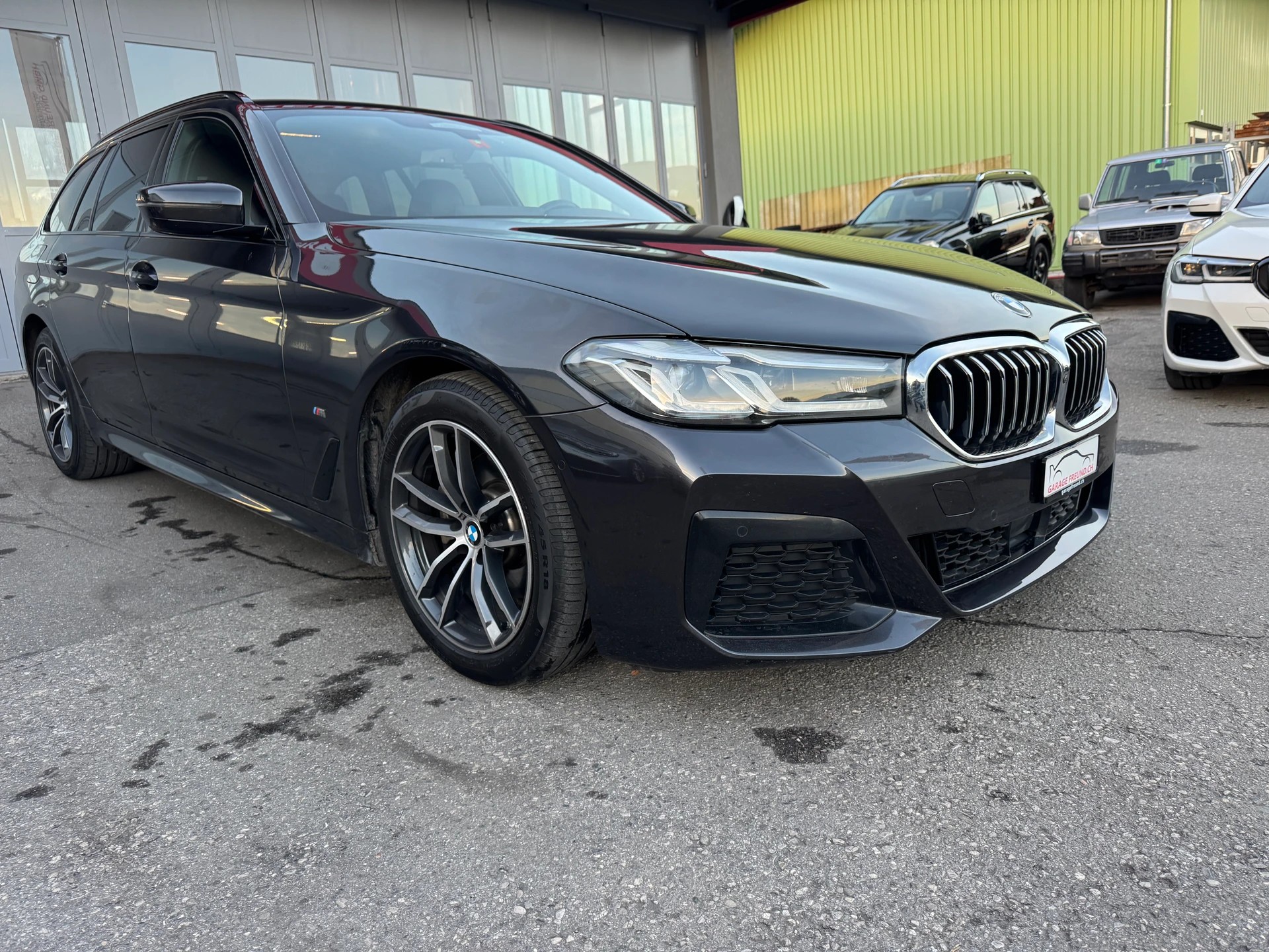 BMW 520d xDrive 48V Touring M Sport Steptronic-image-1