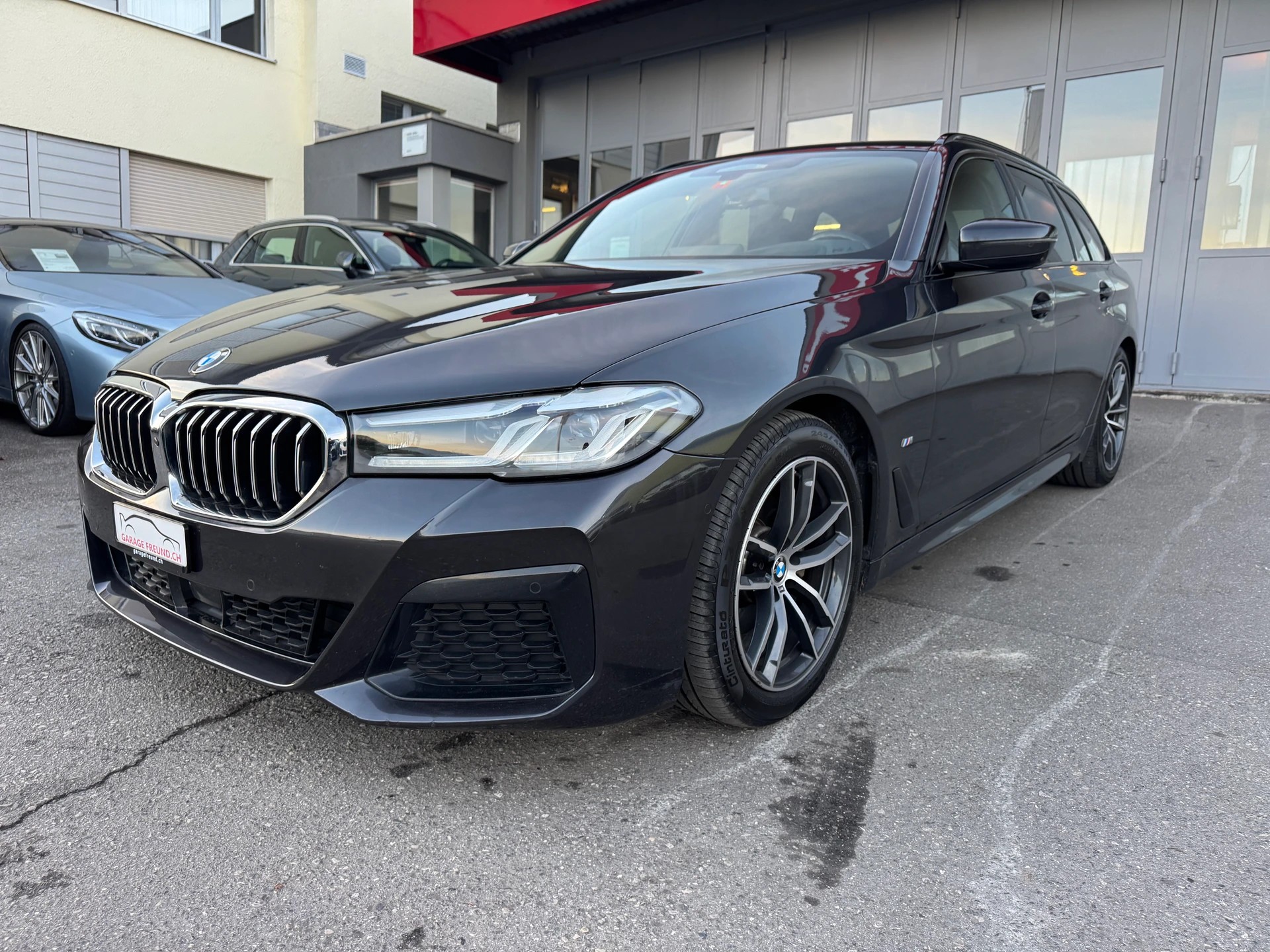BMW 520d xDrive 48V Touring M Sport Steptronic-image-6