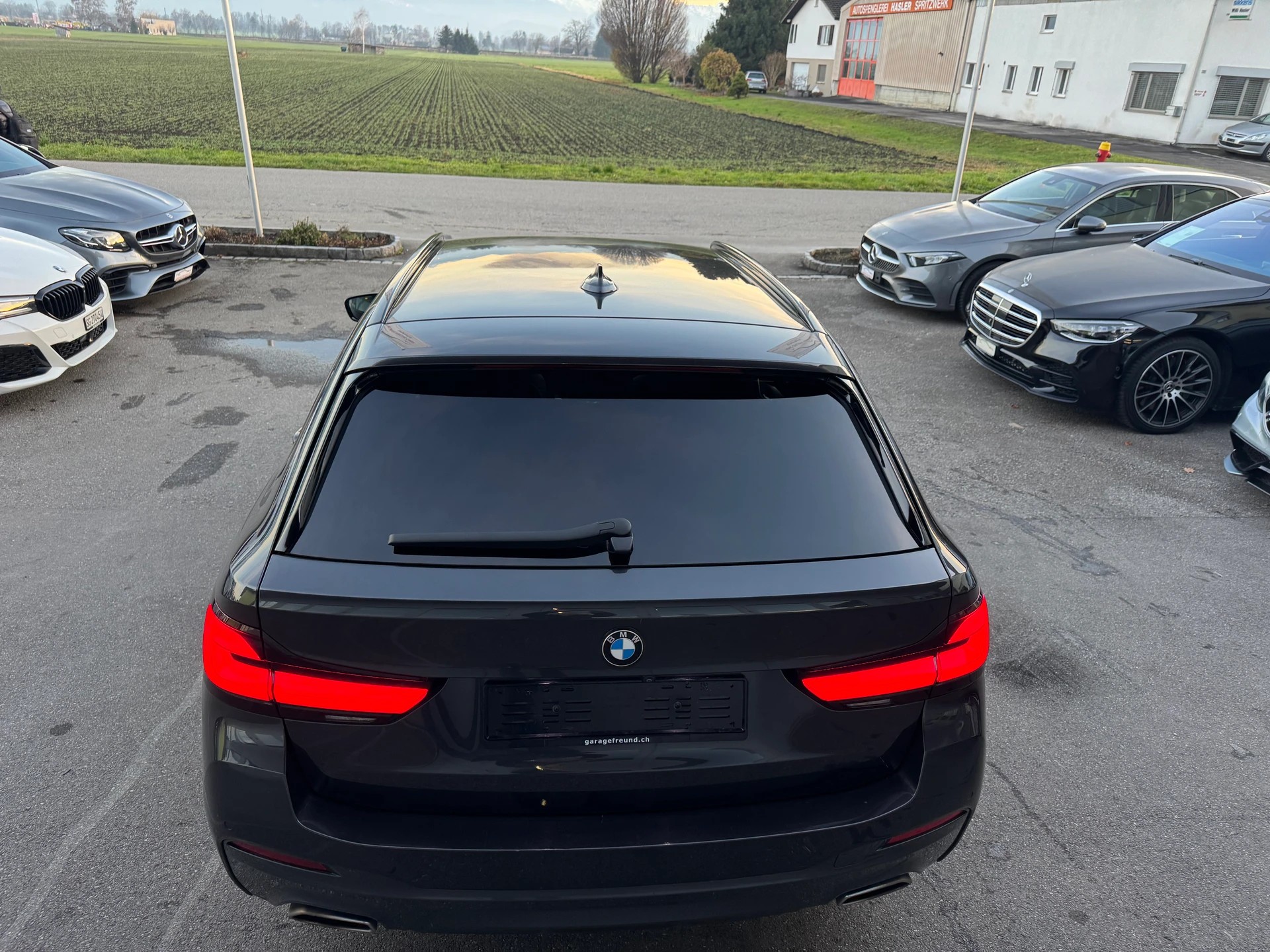 BMW 520d xDrive 48V Touring M Sport Steptronic-image-11