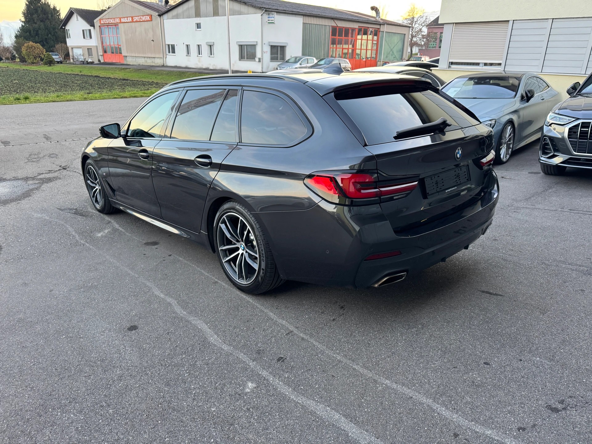 BMW 520d xDrive 48V Touring M Sport Steptronic-image-2