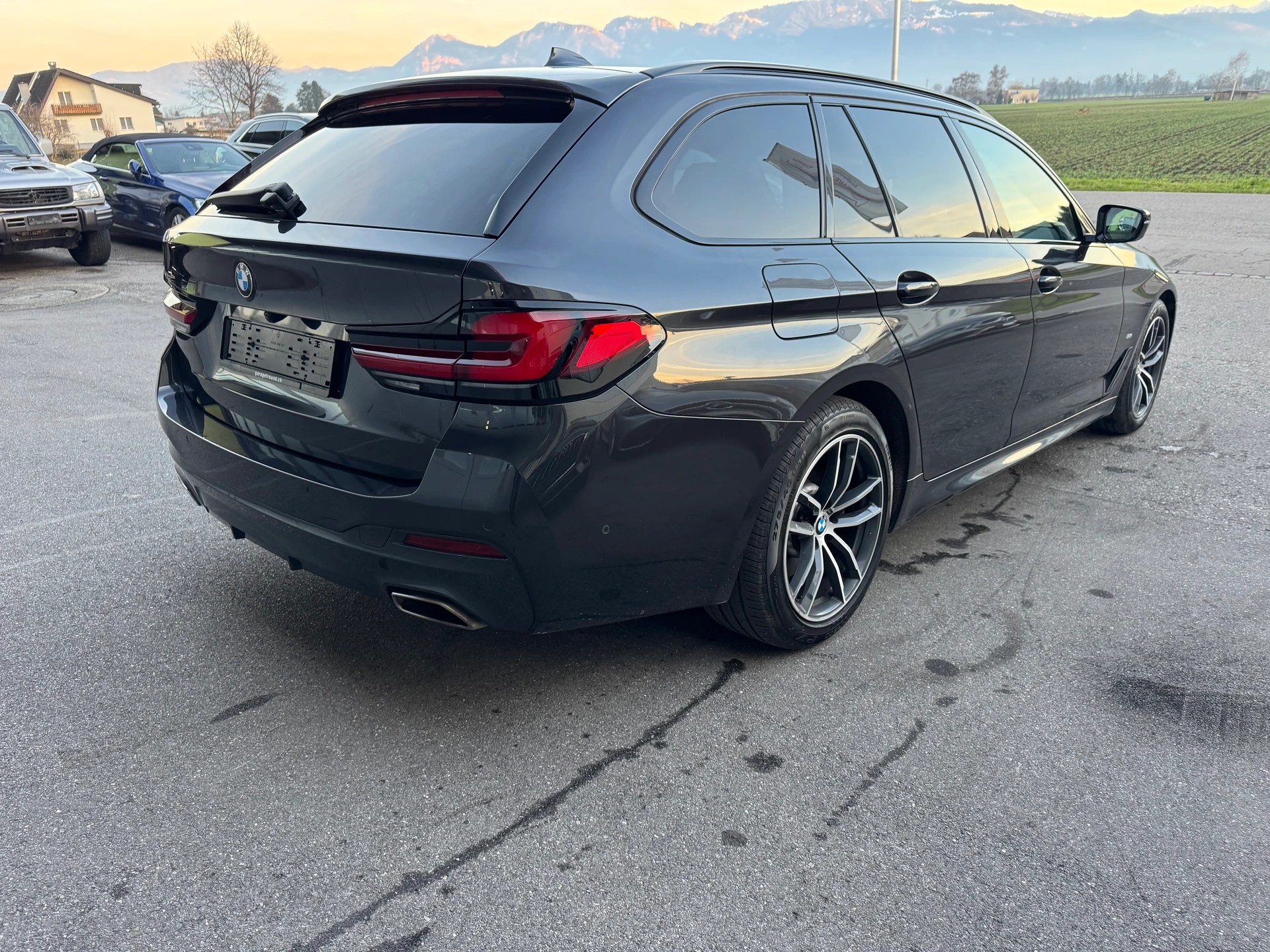 BMW 520d xDrive 48V Touring M Sport Steptronic-image-3