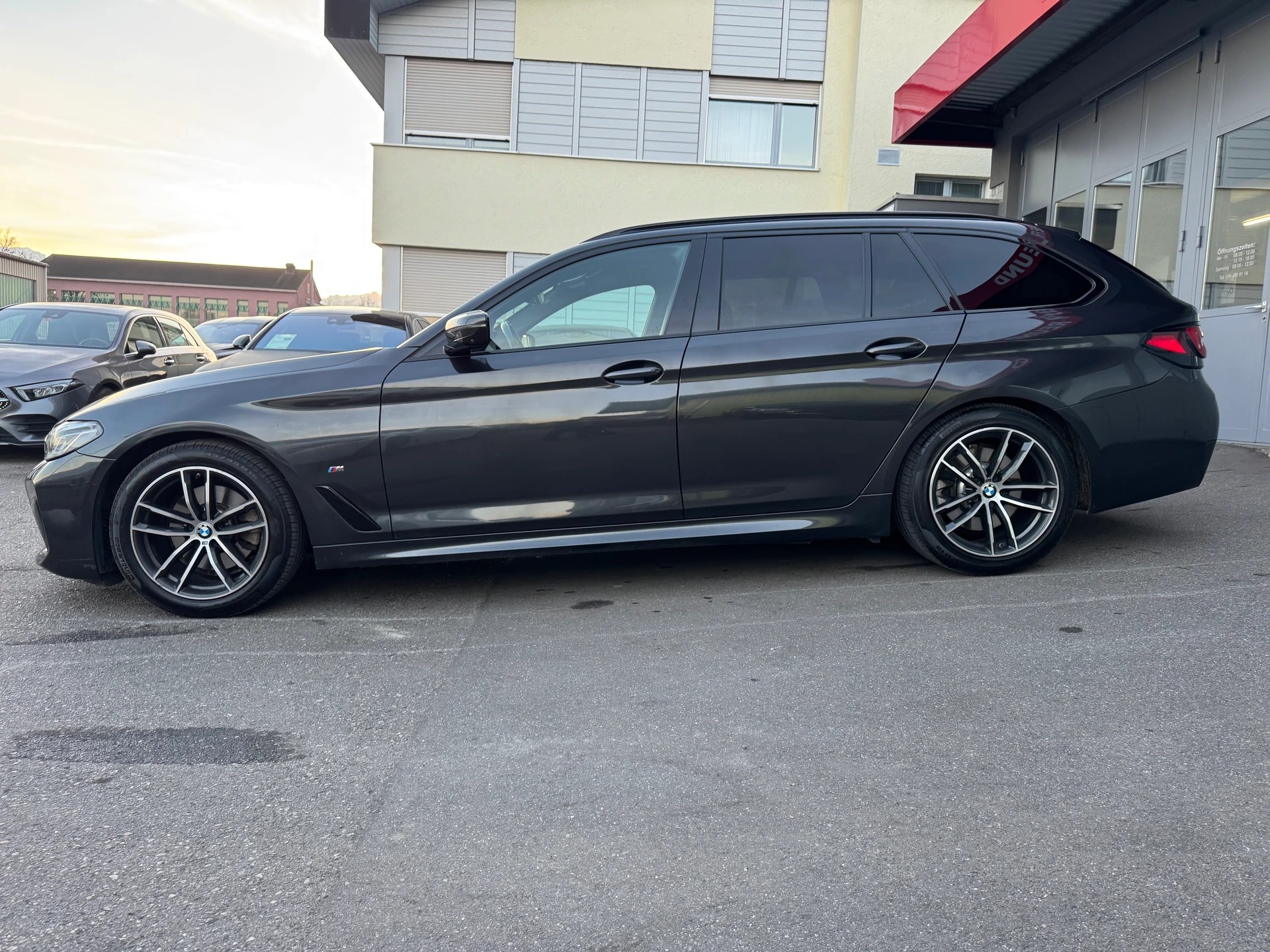BMW 520d xDrive 48V Touring M Sport Steptronic-image-7