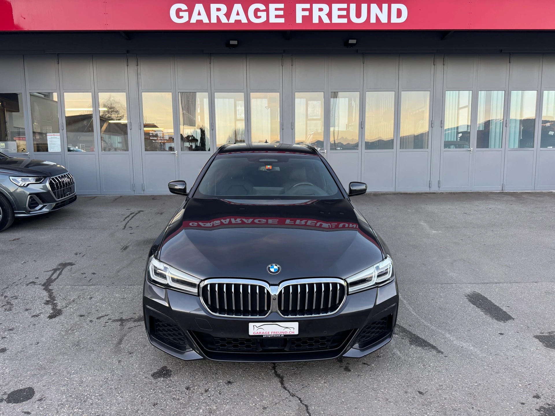 BMW 520d xDrive 48V Touring M Sport Steptronic-image-5