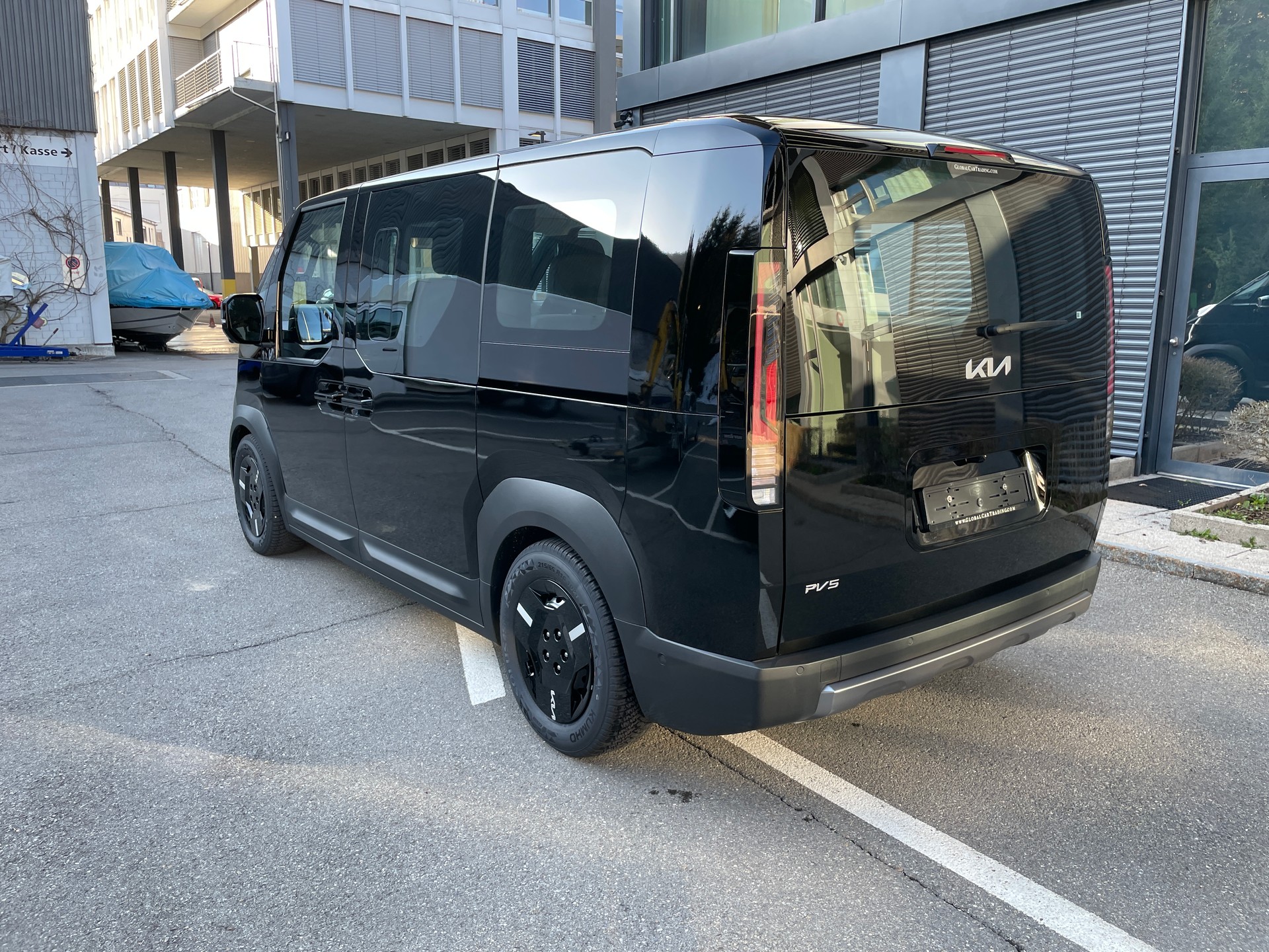 KIA PV5 71.2 kWh Elite-image-2