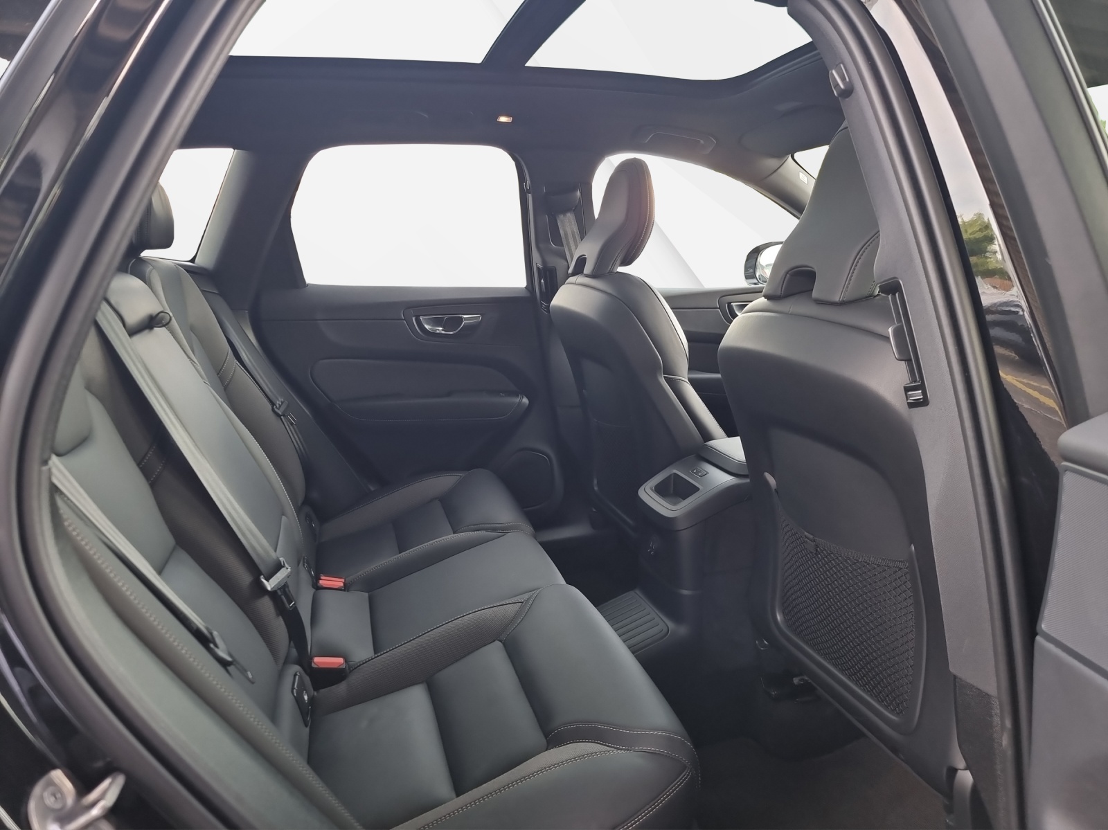 VOLVO XC60 2.0 T6 TE Plus Dark eAWD-image-9
