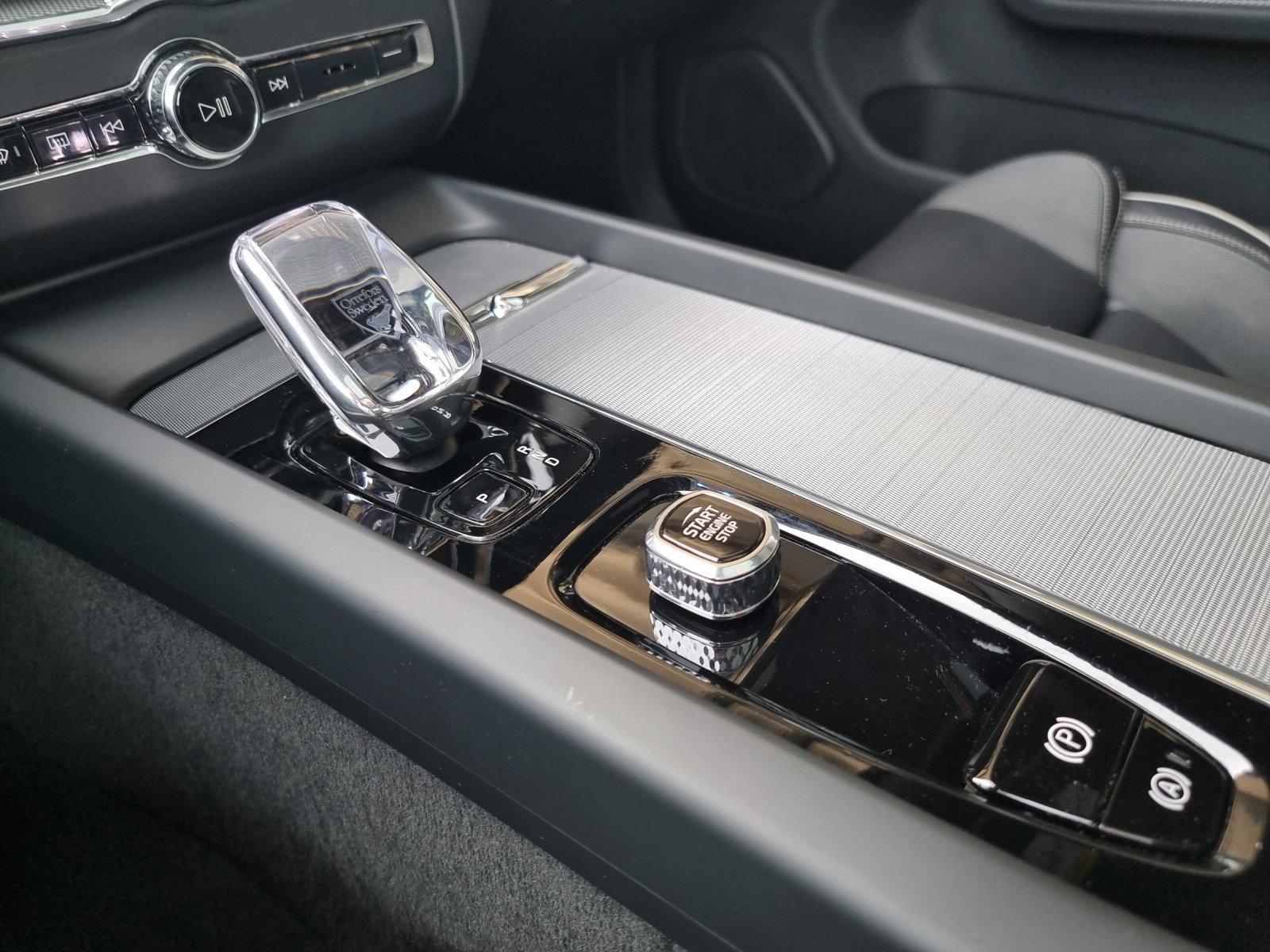 VOLVO XC60 2.0 T6 TE Plus Dark eAWD-image-13