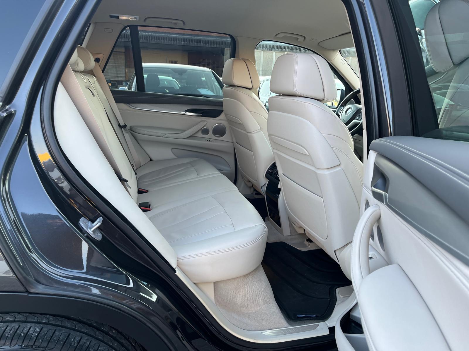 BMW X5 50i xDrive SAG-image-11
