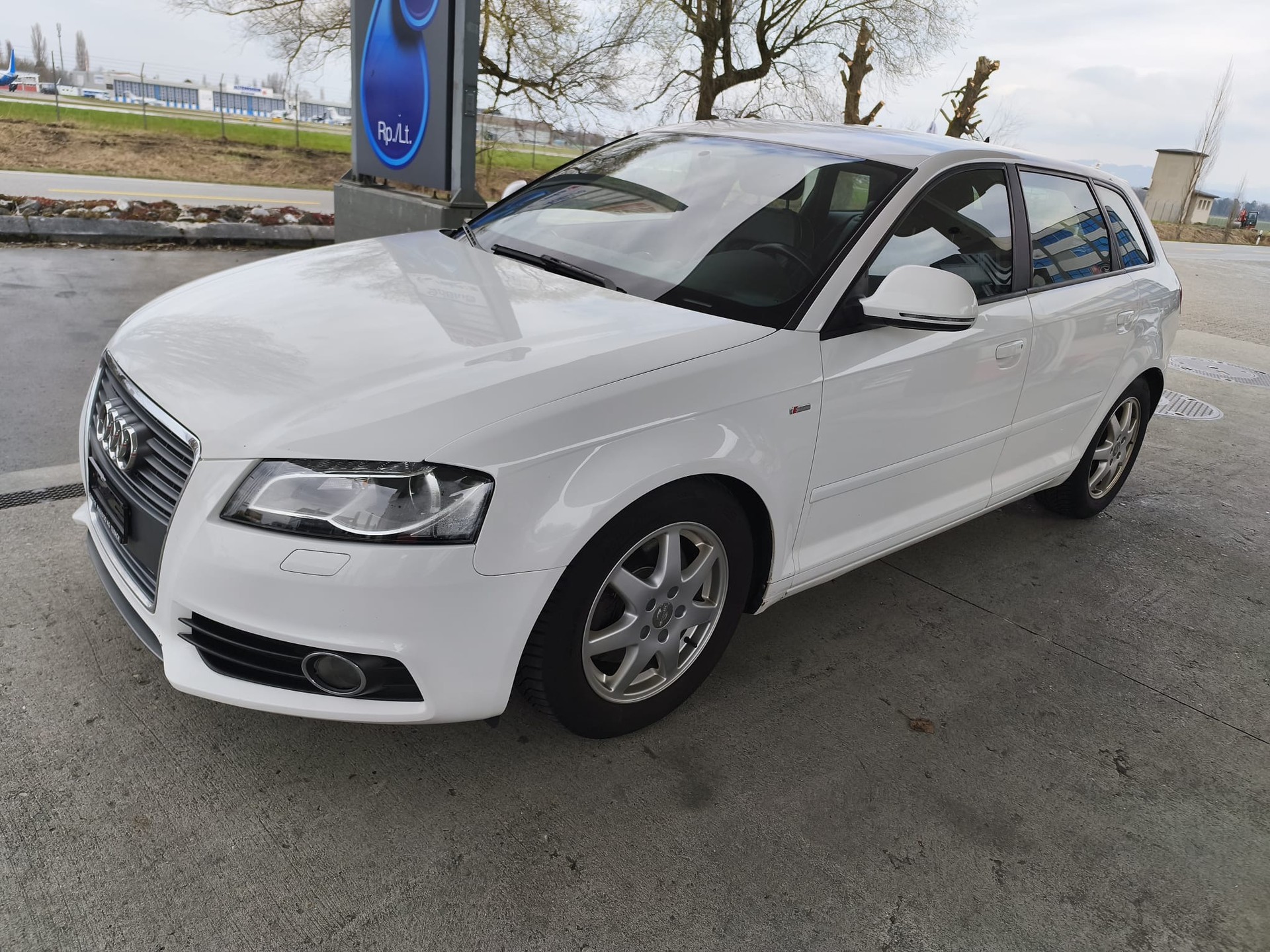 AUDI A3 Sportback 2.0 TFSI S Line Style quattro S-tronic-image-1