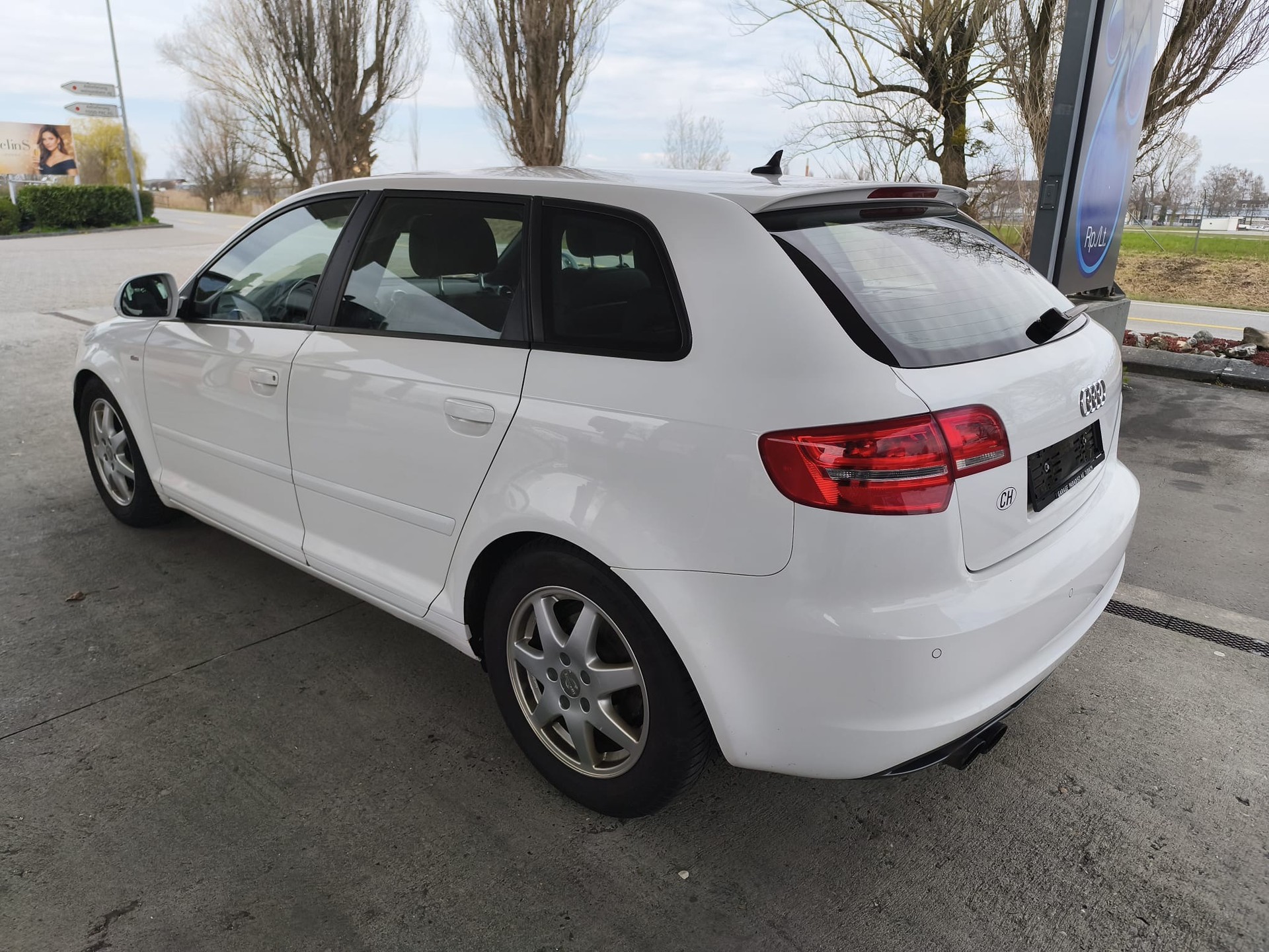 AUDI A3 Sportback 2.0 TFSI S Line Style quattro S-tronic-image-3