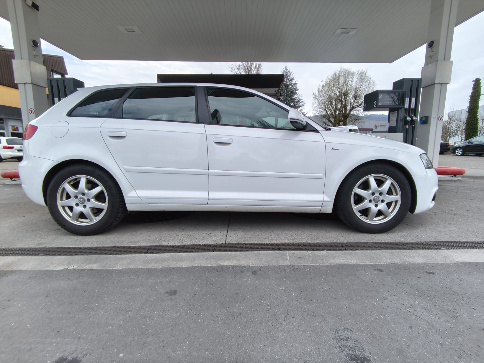 AUDI A3 Sportback 2.0 TFSI S Line Style quattro S-tronic-image-4