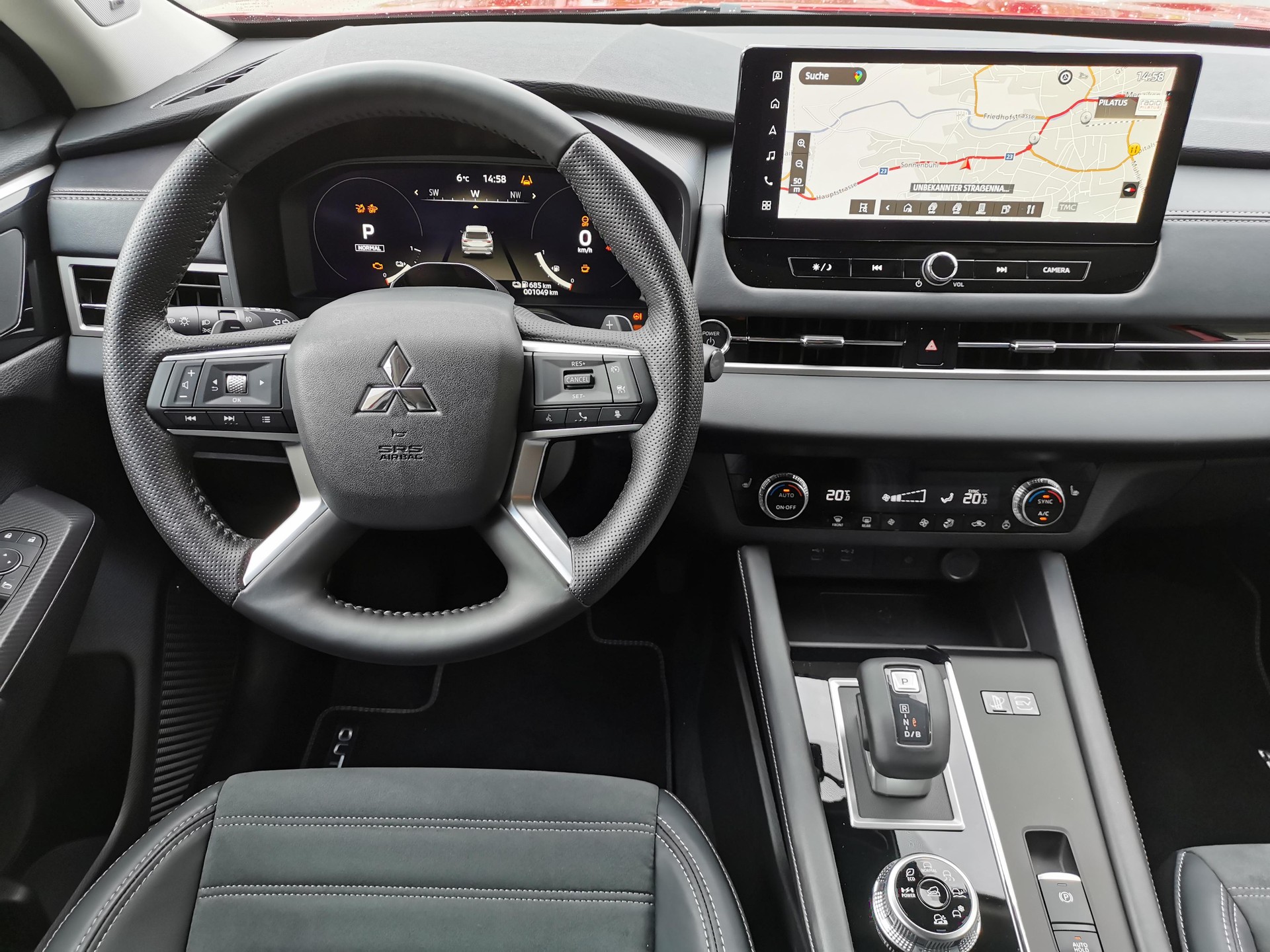 MITSUBISHI Outlander 2.4 PHEV Invite 4x4-image-8