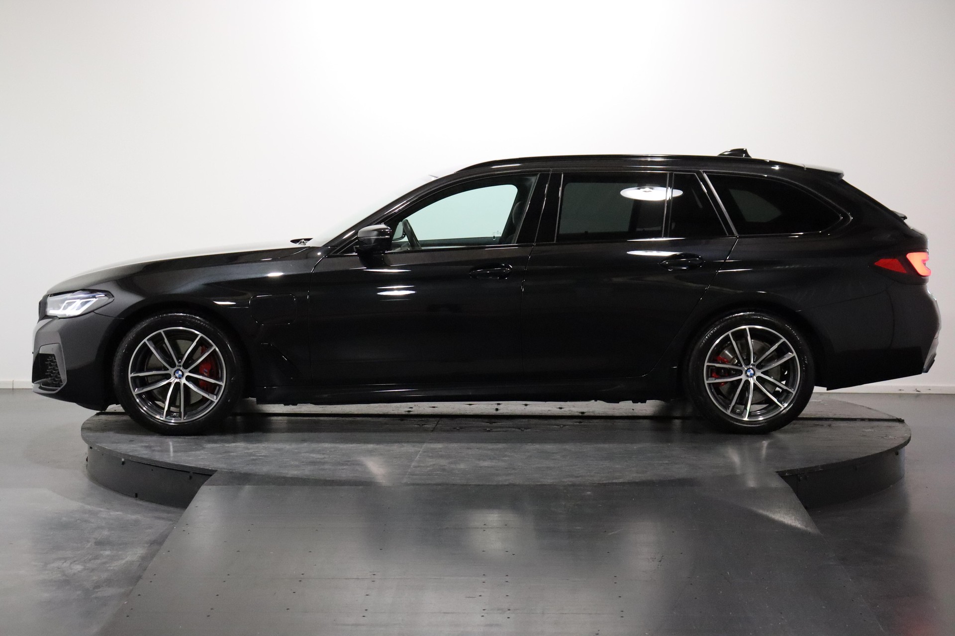 BMW 530e xDrive SAG Touring-image-1