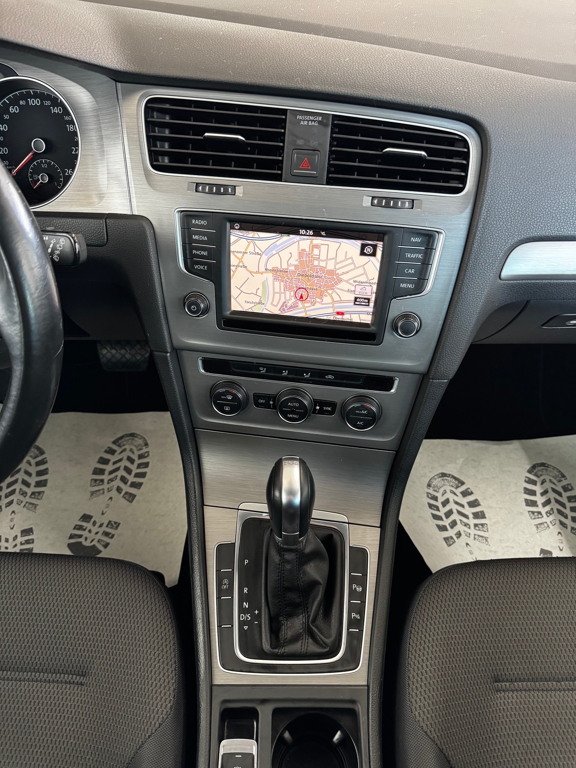 VW Golf 1.0 TSI BlueMotion Comfortline DSG-image-15