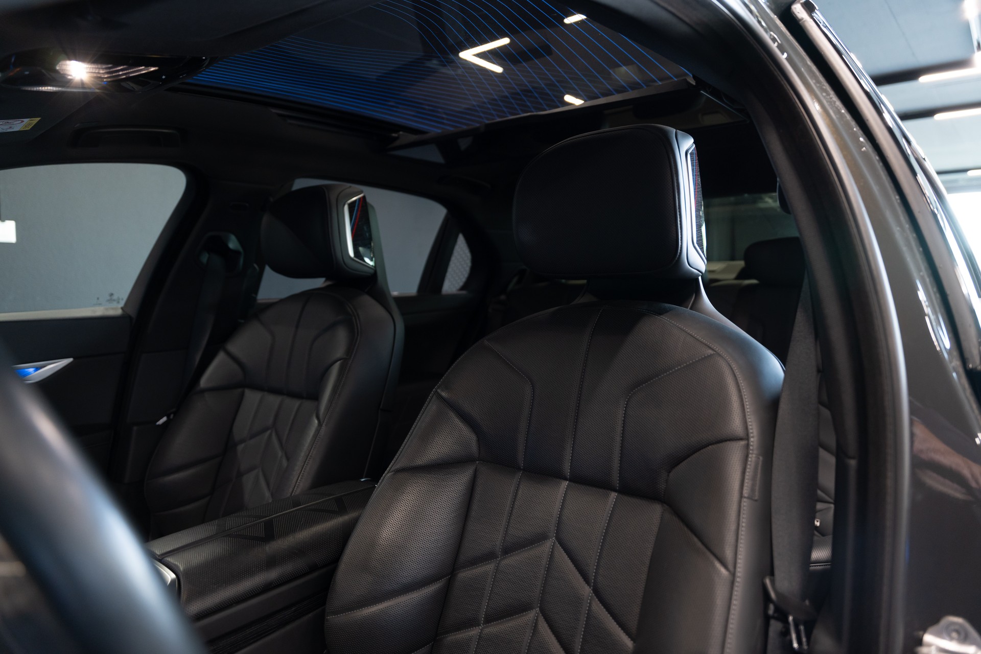 BMW 740d xDrive 48V M Sport Pro Steptronic / Theatre Screen / Sonderlackierung / BMW Individual / Top Gepflegt-image-8