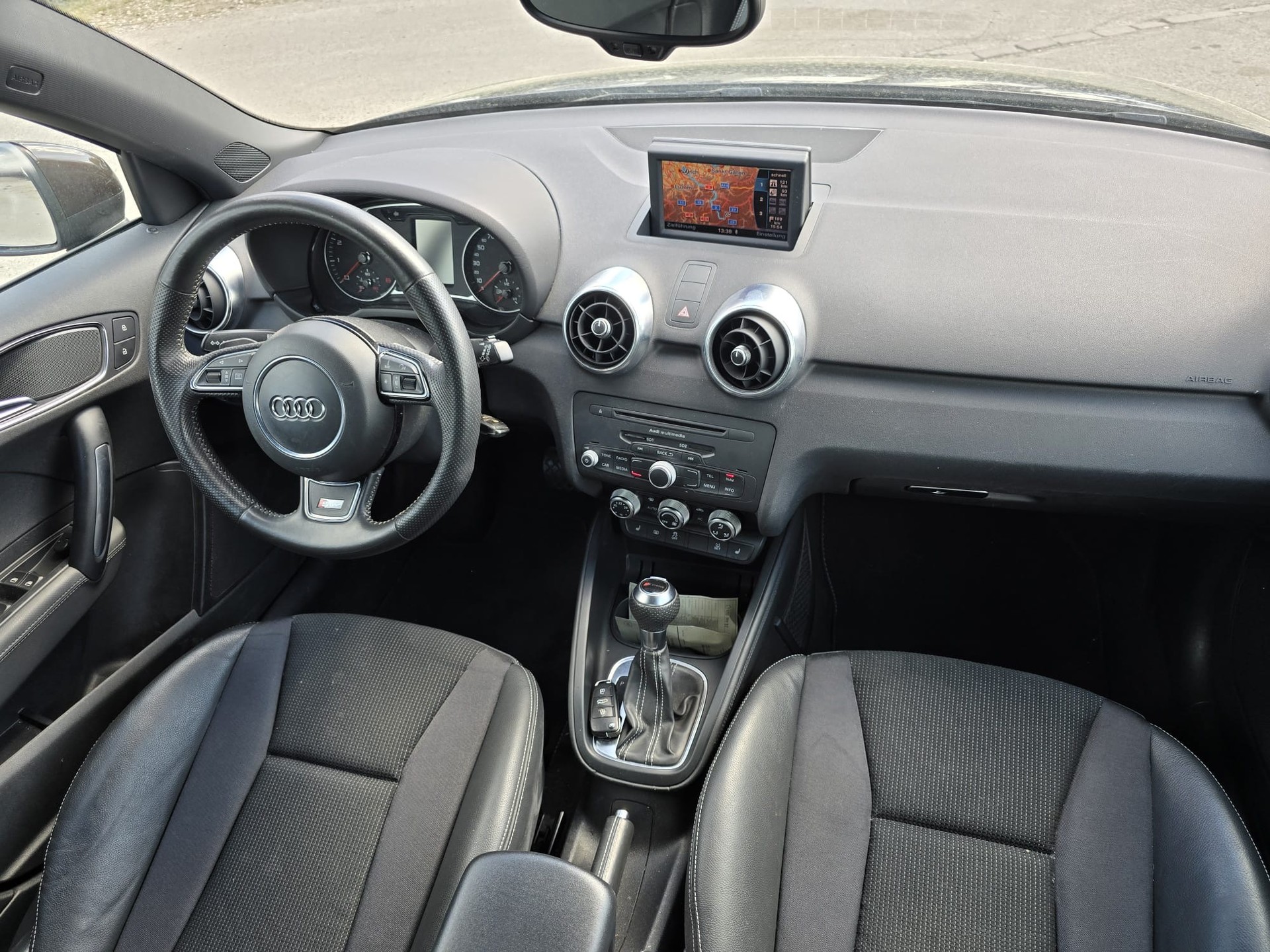 AUDI A1 Sportback Sport S- Line 1.4 TFSI Ambition S-tronic-image-8