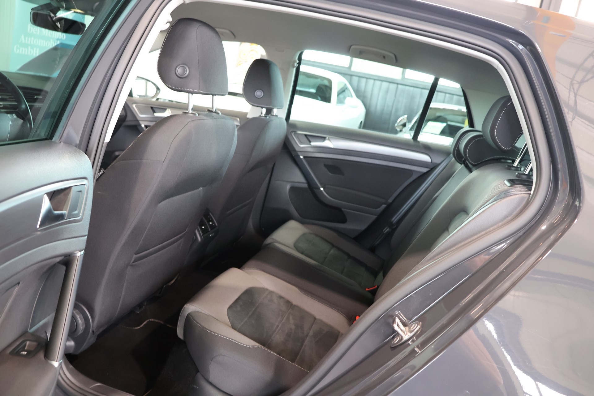 VW Golf 1.5 TSI EVO Highline R-Line DSG-image-14