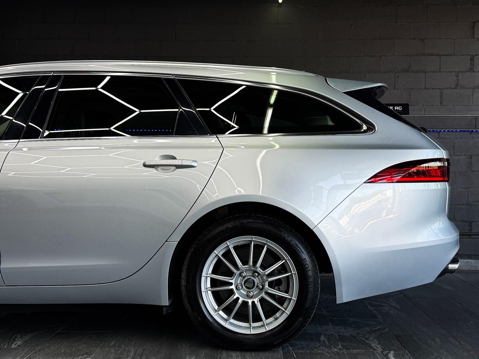 JAGUAR XF Sportbrake 20d Prestige AWD Automatic-image-5