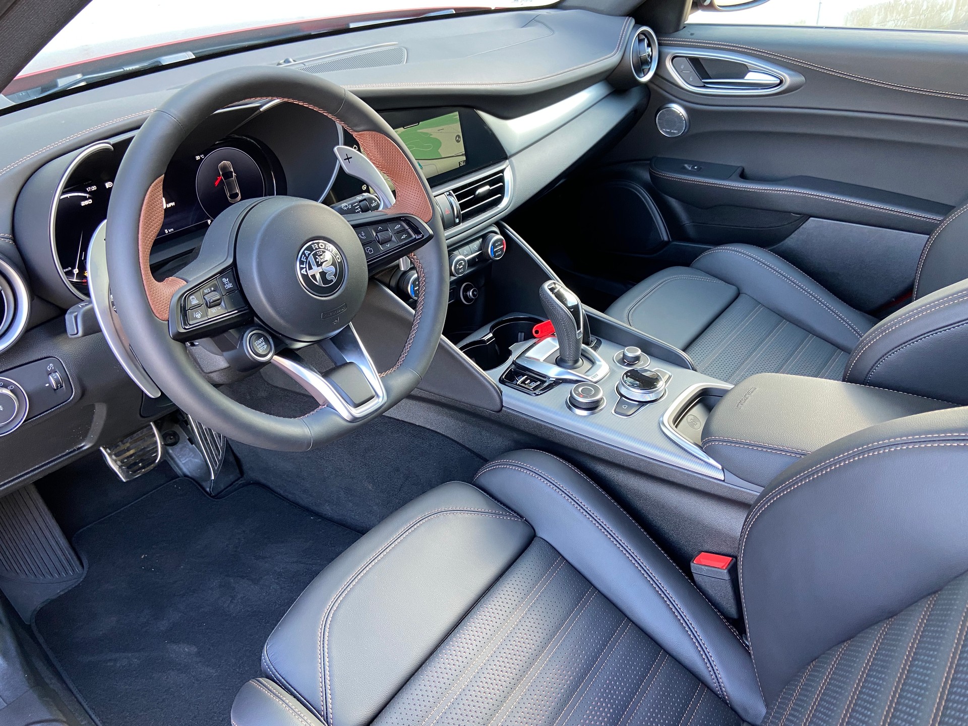 ALFA ROMEO Giulia 2.0 Intensa Sky Q4 AT8-image-5