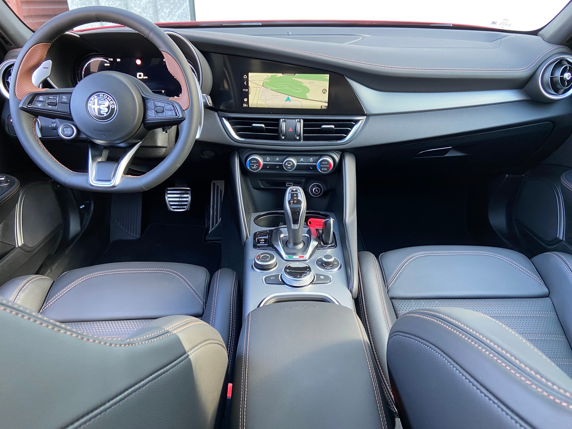 ALFA ROMEO Giulia 2.0 Intensa Sky Q4 AT8-image-4