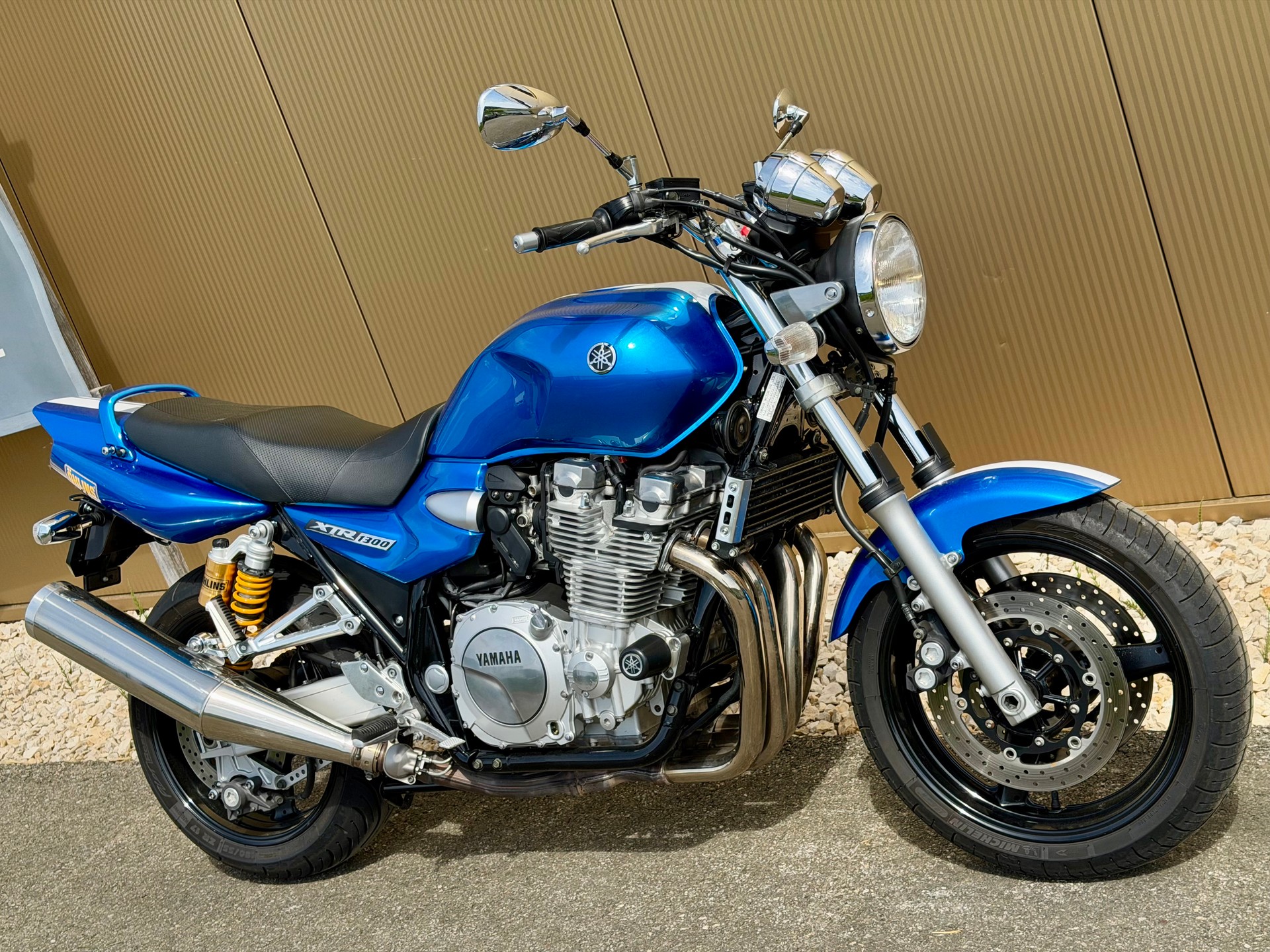 YAMAHA XJR 1300-showroom-element-2